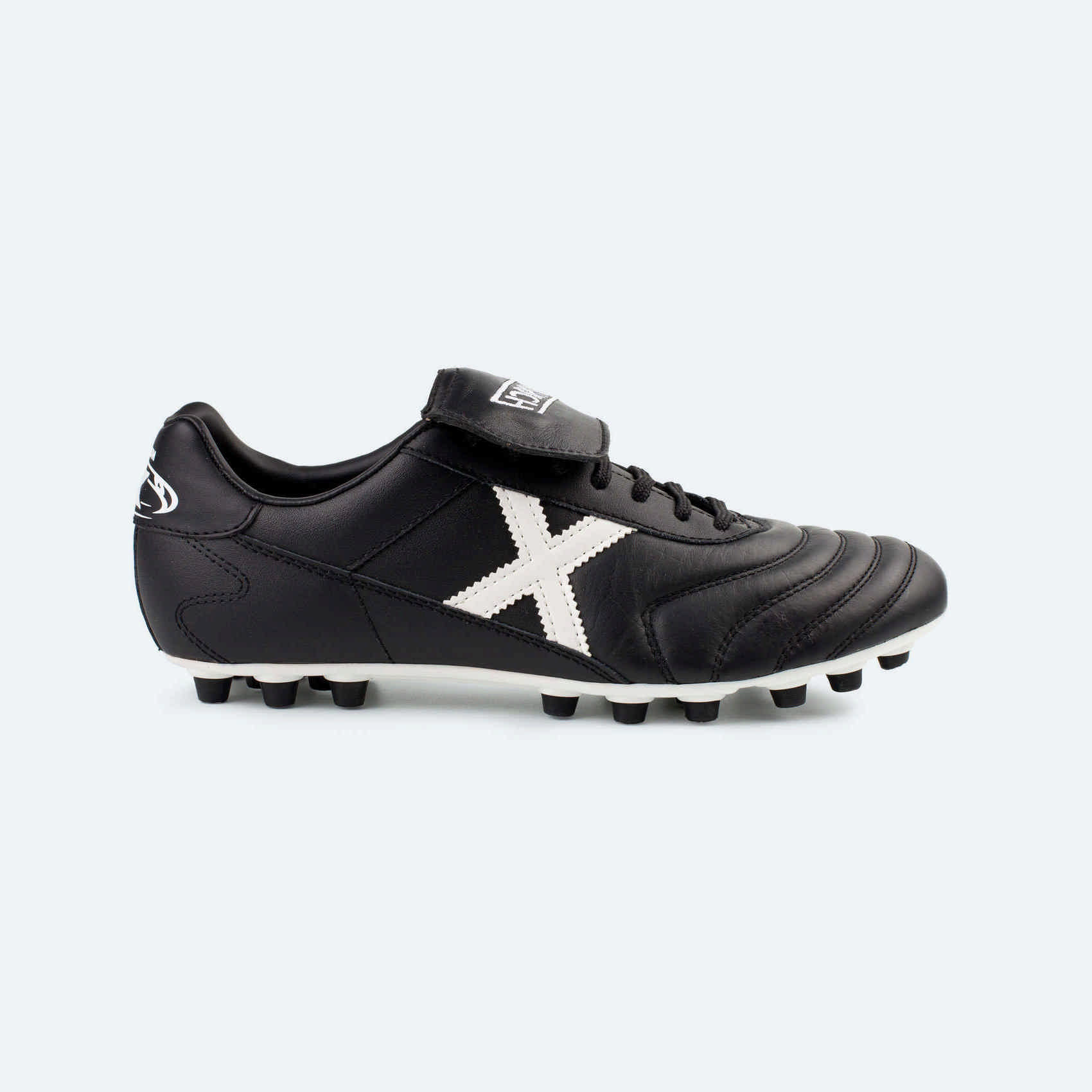 Buty piłkarskie turf Munich Mundial U25 czarne/białe roz.44