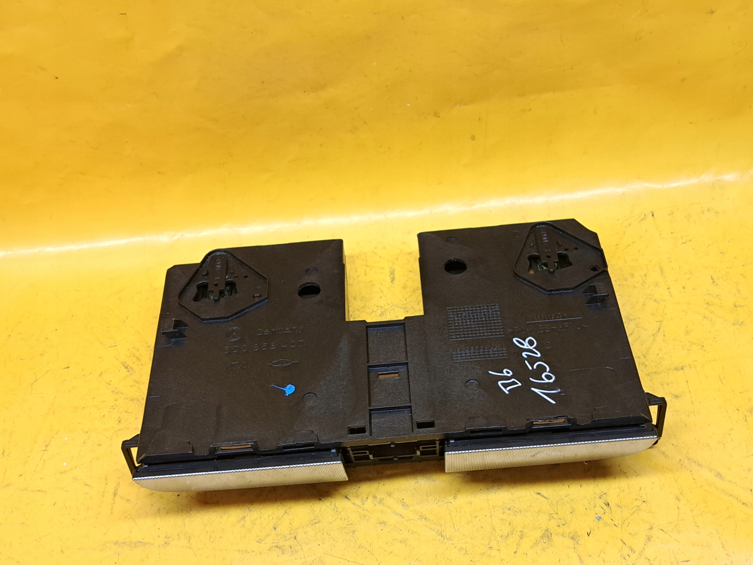 бардачок консоли volkswagen oe 3c0858407