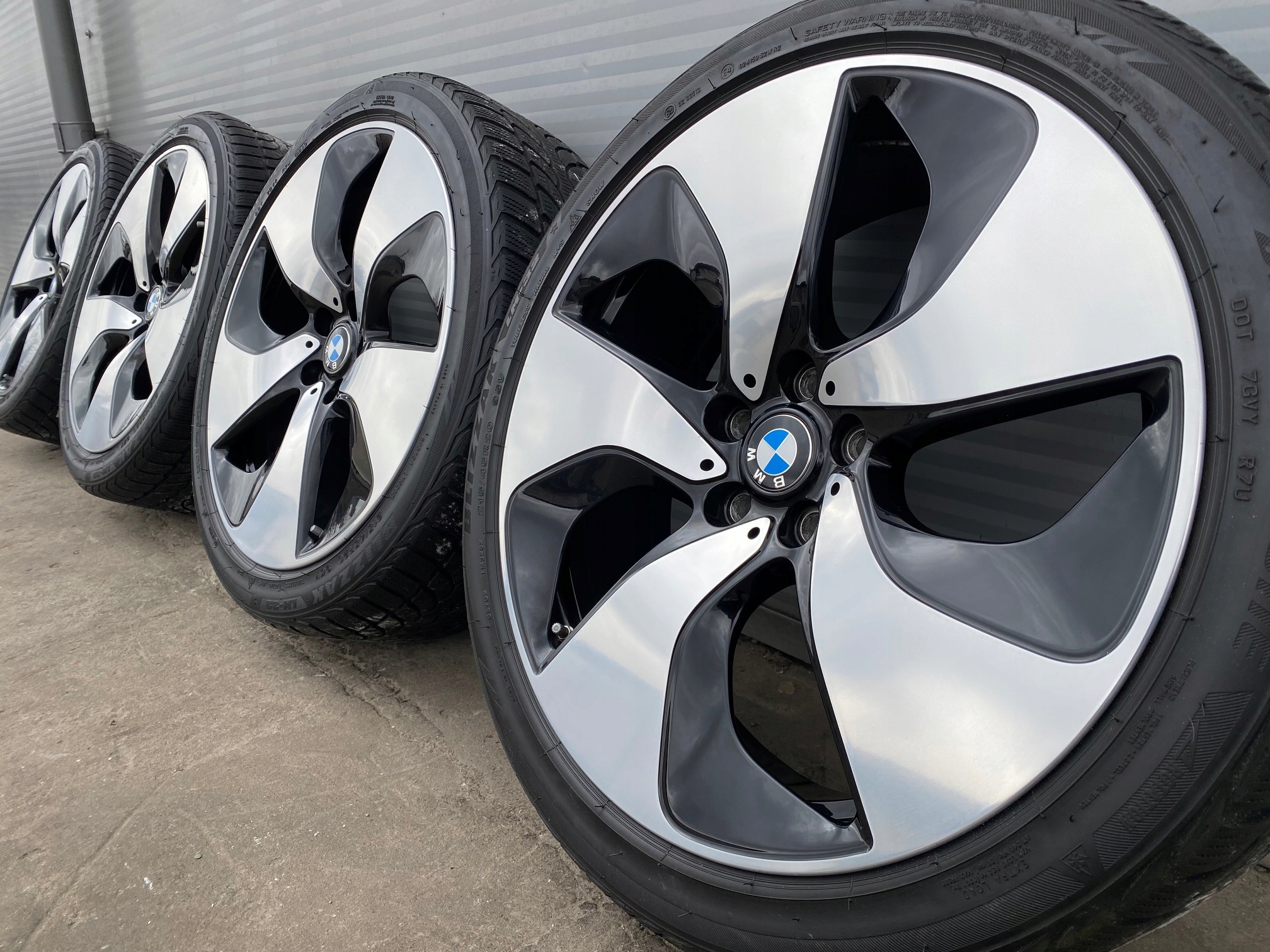 ORYGINALNE KOŁA ZIMOWE BMW i8 I12 I15 215/45/20 Producent felg BMW OE