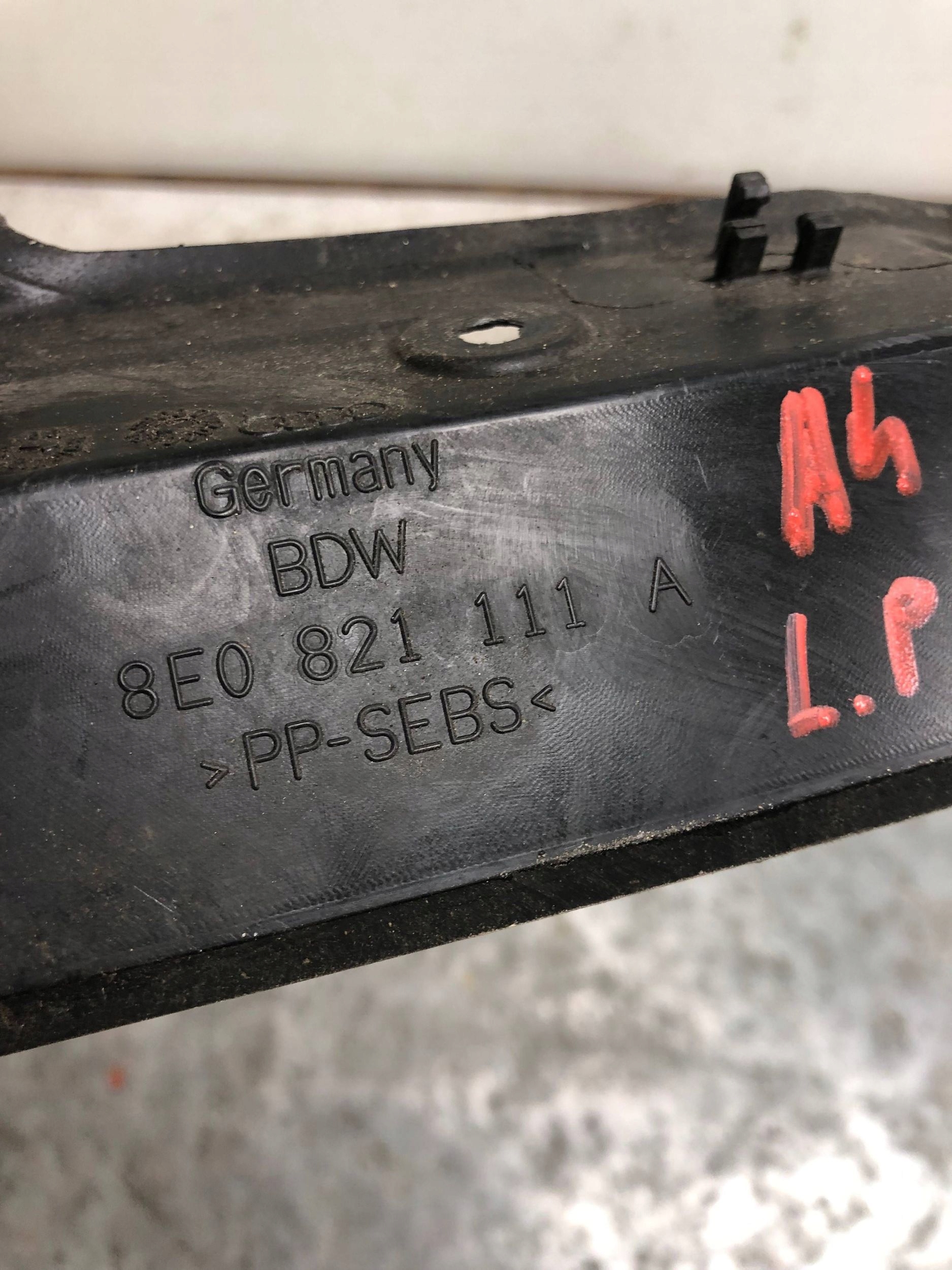 Insonorisation Aile Gauche Avant AUDI A4 B7 8E0821111A