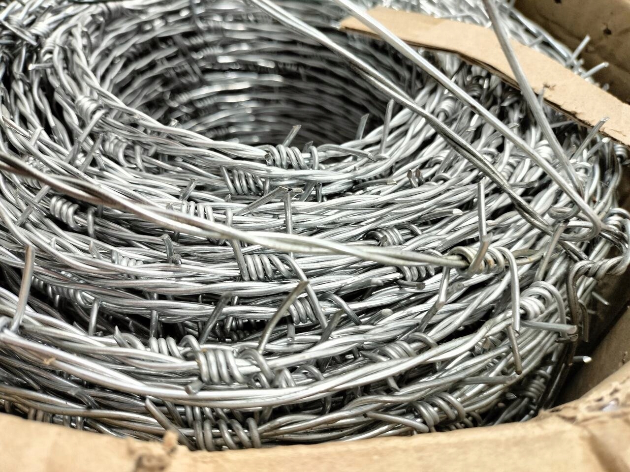 WOLF Pack 1130005 4/15 drut kolczasty Wysokość 30 m