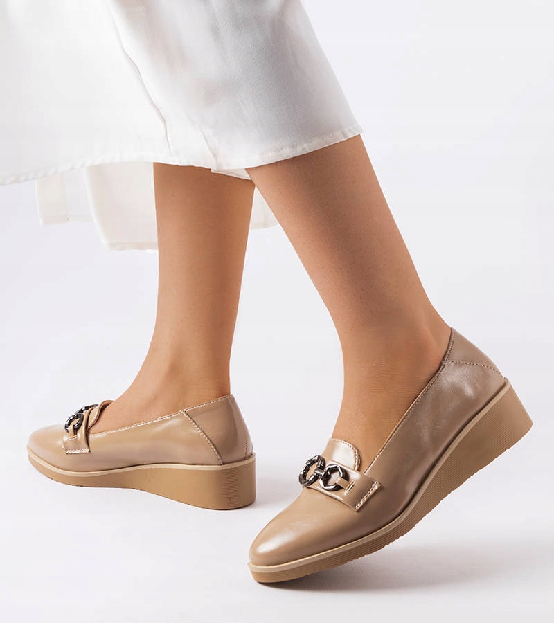 Hers 24791 Beżowe lakierowane mokasyny na koturnie r. 41 Marka M.Daszyński