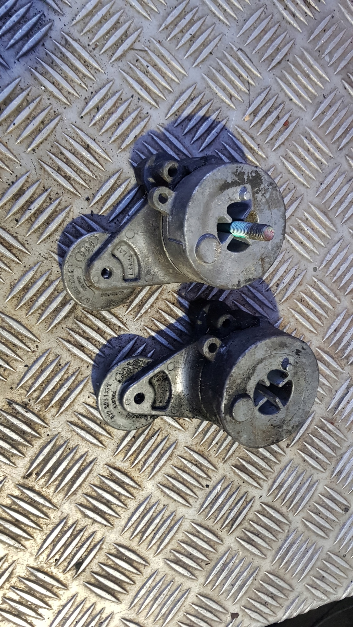 AUDI A6 C5 4.2 TENDITORE cinghie 077903133E