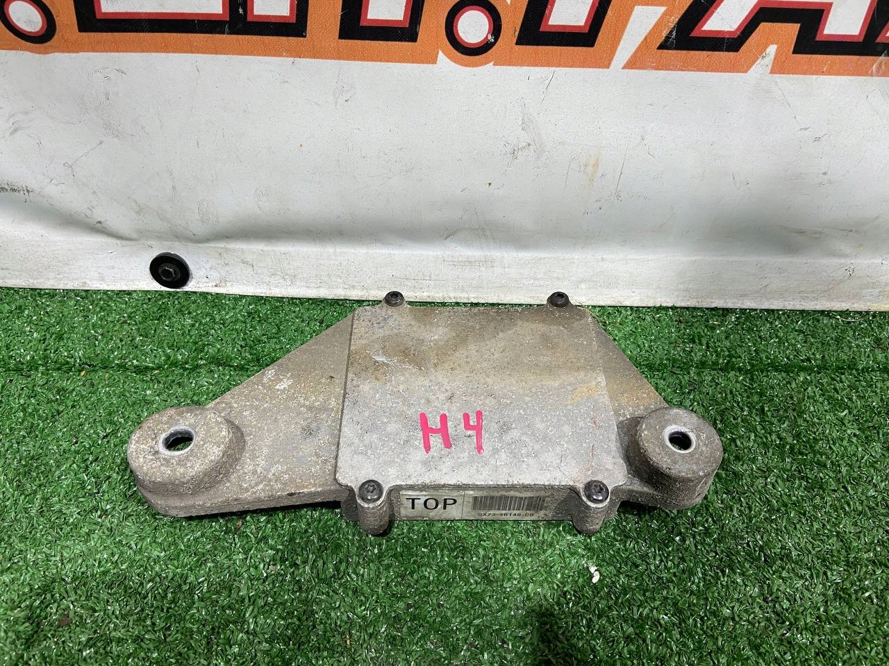 кронштейн мосту jaguar X761 GX73-4B148-CB