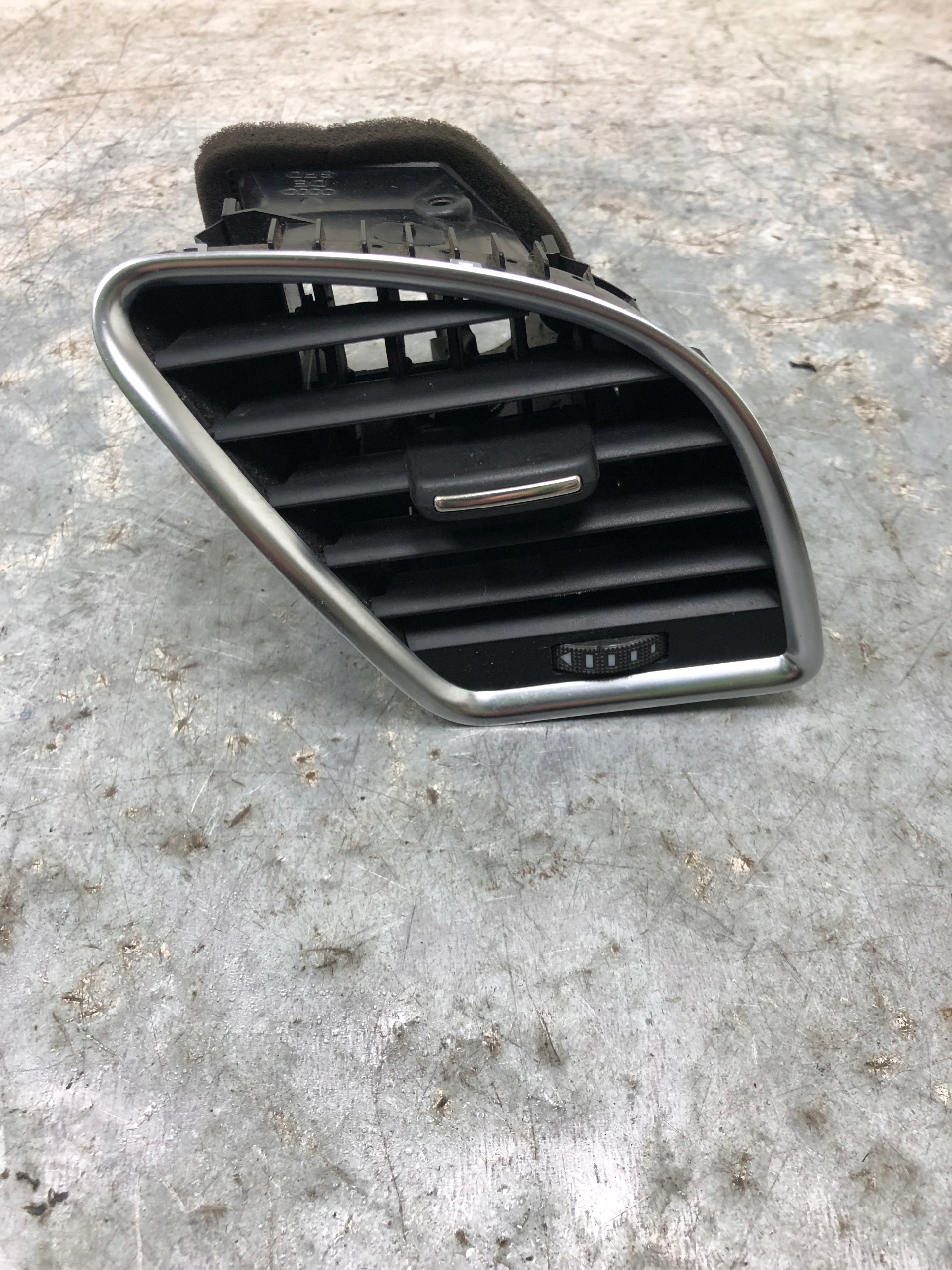 grid air conditioning devices right AUDI A4 B8 8T1820902B