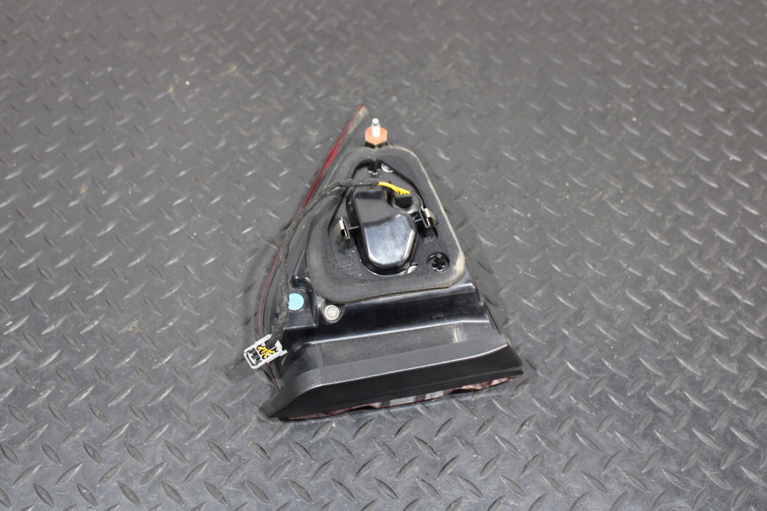 light bonnet left rear part MASERATI LEVANTE M161