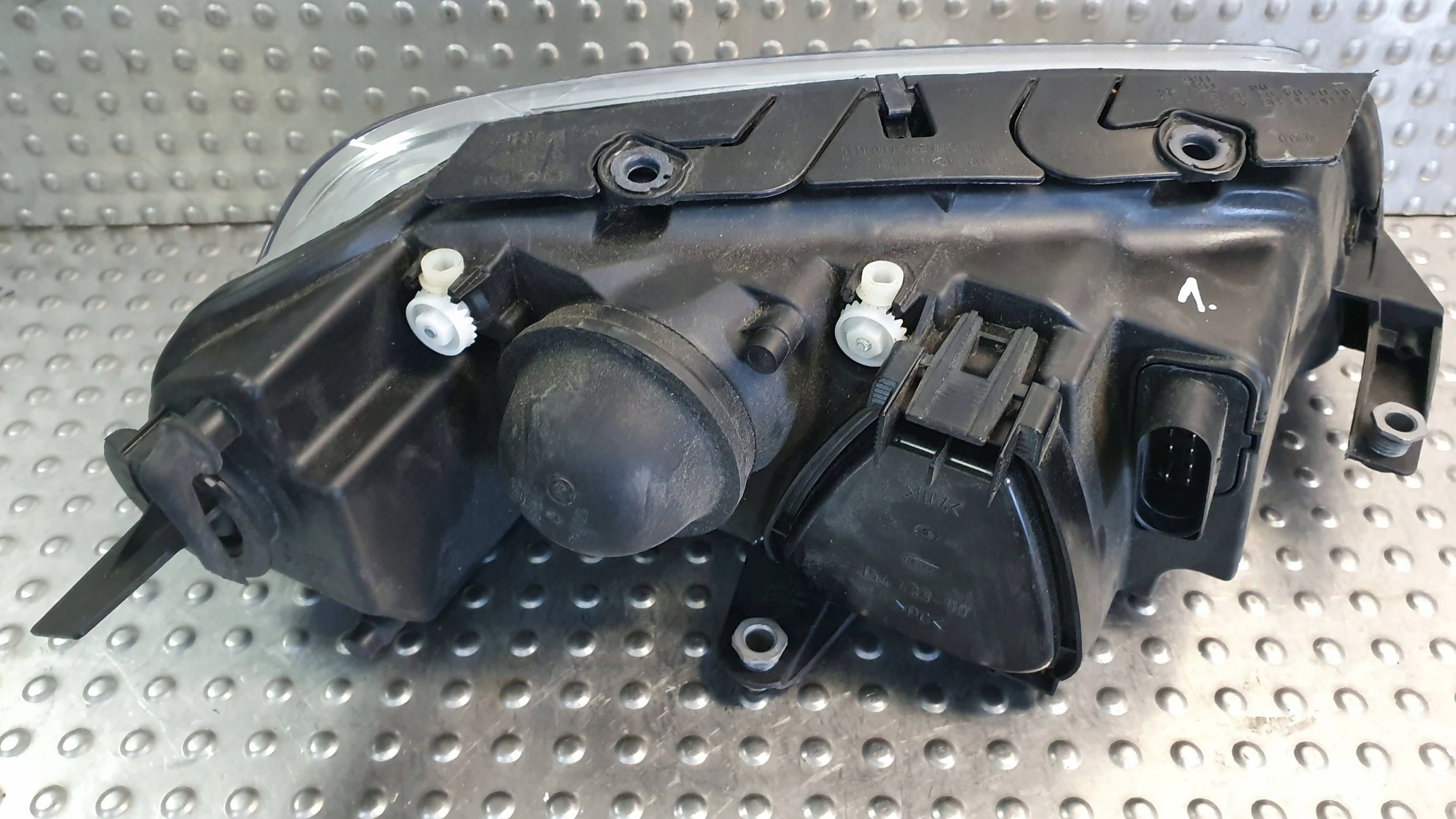 Licht vorne links VW PASSAT B5 LIFT 00- 3B0941015AR