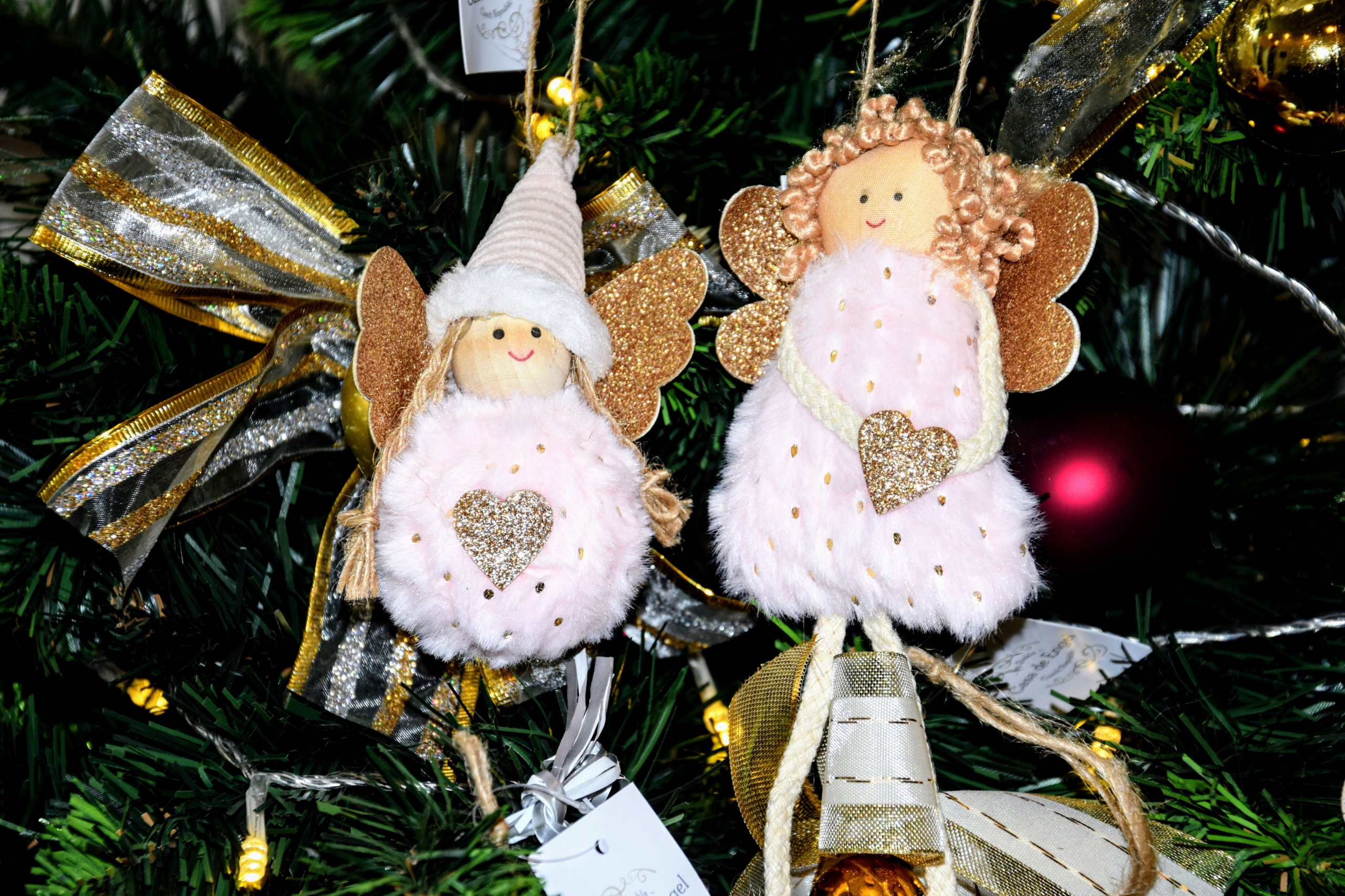 OZDOBA CHOINKOWA ANIOŁEK RÓŻOWY 9X10X3CM Najdłuższy wymiar 14 cm