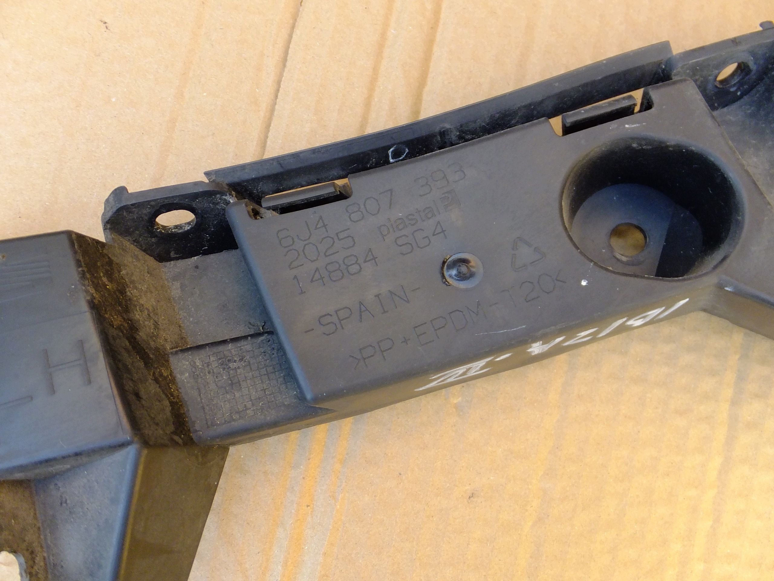 bumper bracket left rear part seat ibiza IV 5D HB 2010r 6J4807393