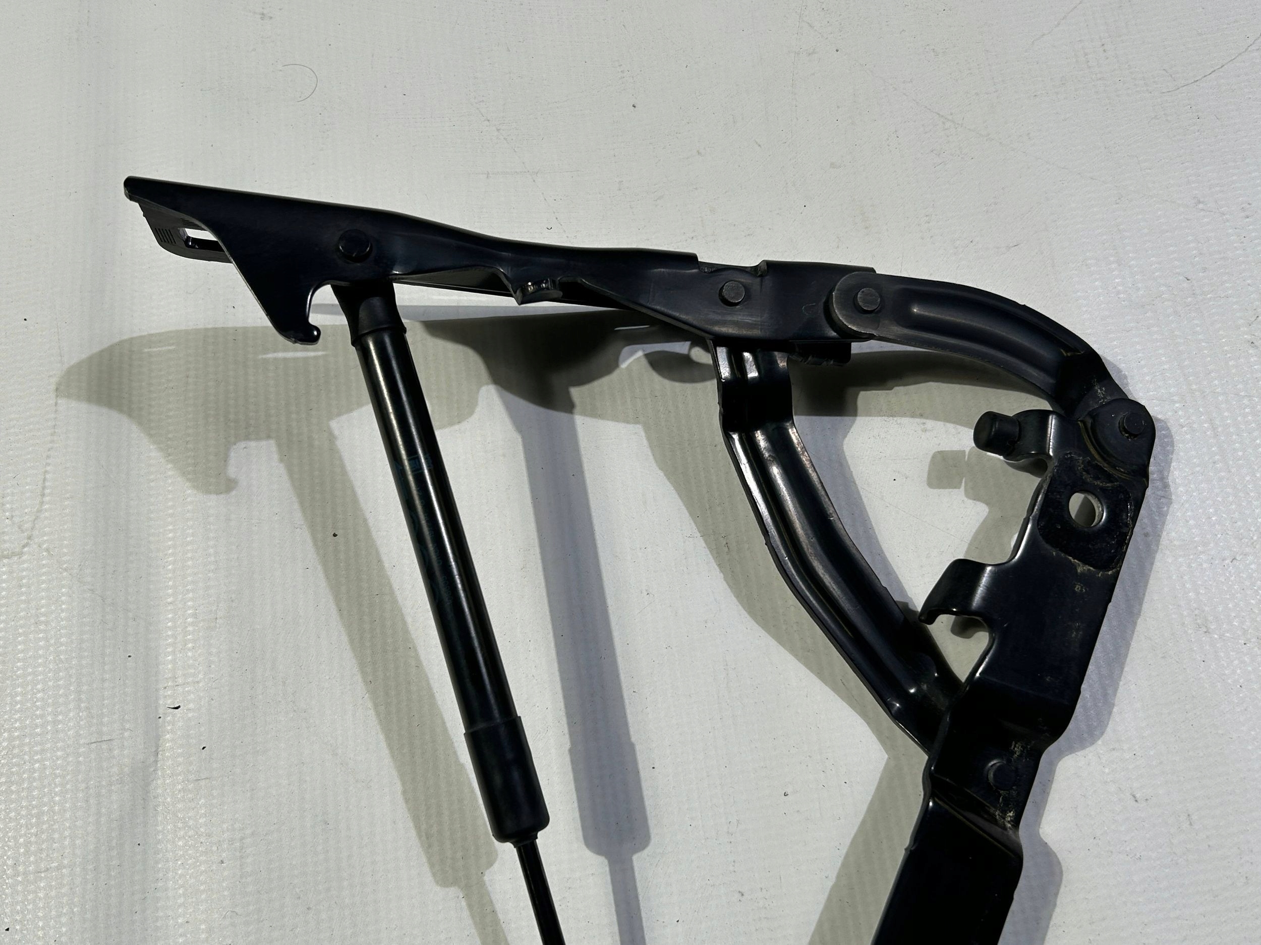 hinge damper bonnet boot right Chevrolet Corvette cabrio C7 2014r