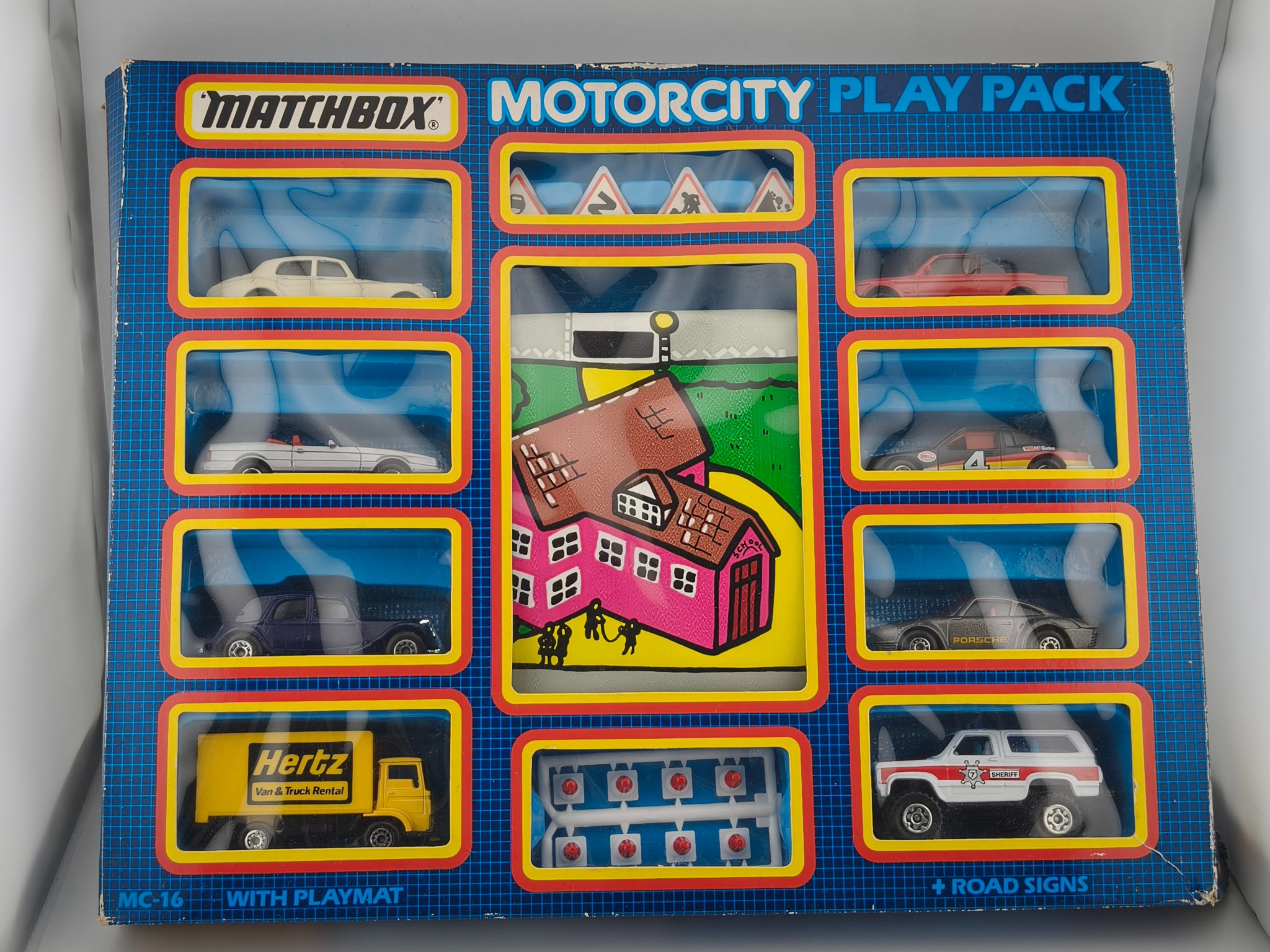 MC16 Matchbox Motorcity Play Pack Boxed