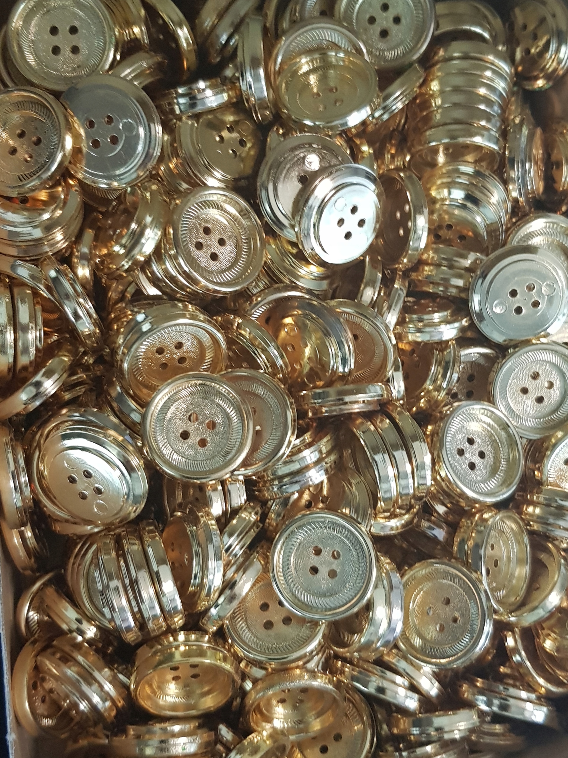 Złote guziki fabryki galanterii LECH 1983