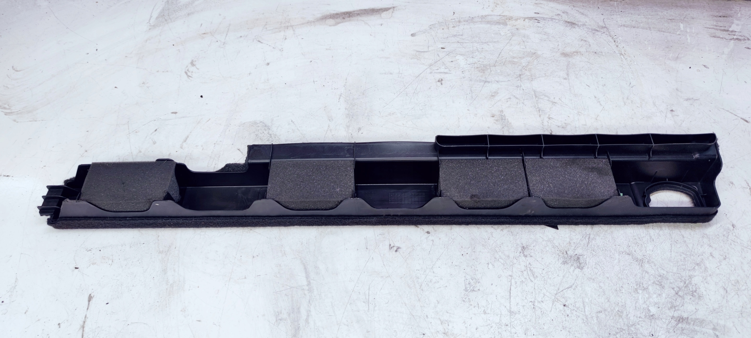 moulding boot right AUDI A4 B8 AVANT 8K9861828A