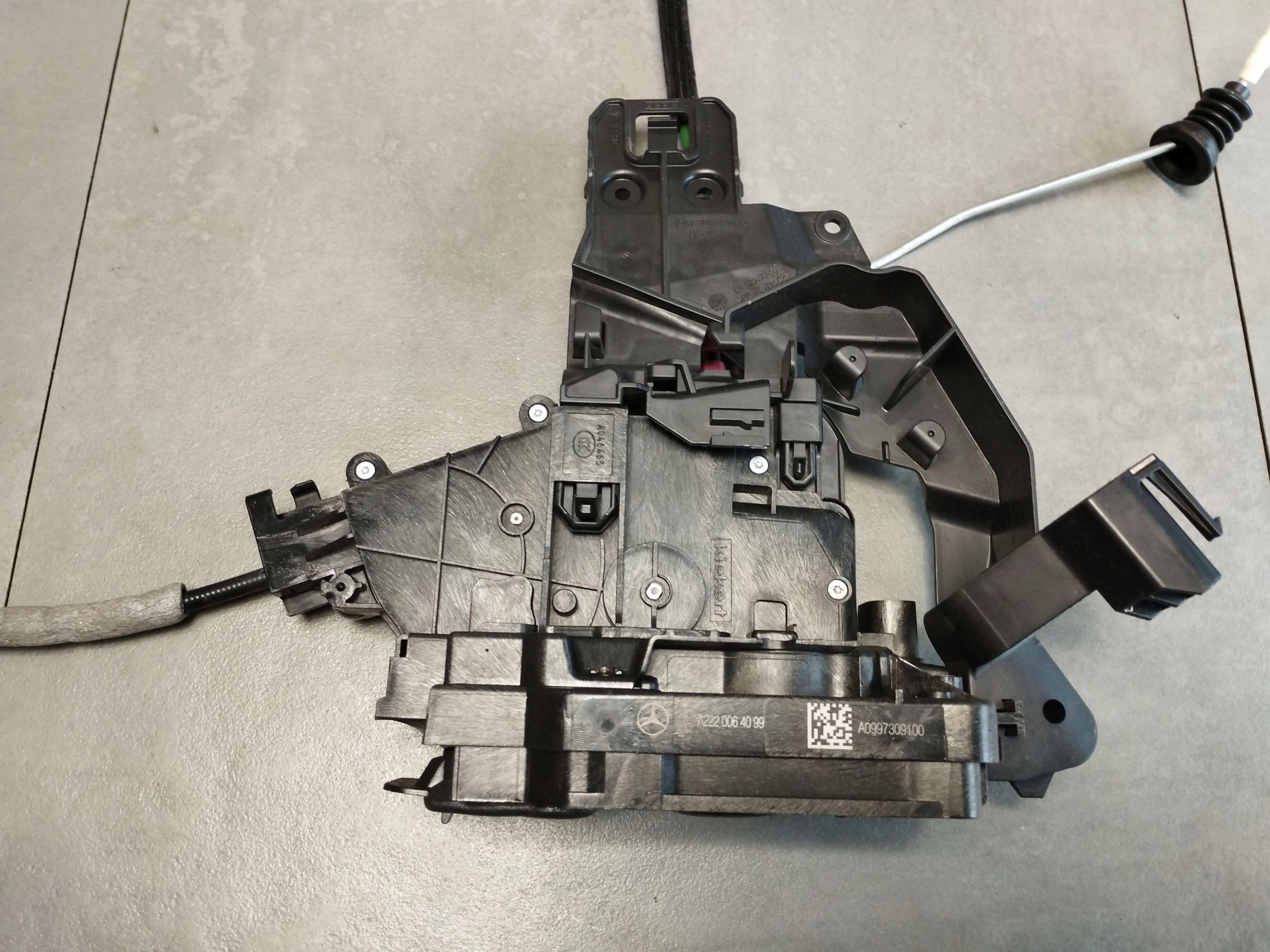 Mercedes-Benz E W213 lock door left rear part A2220064099