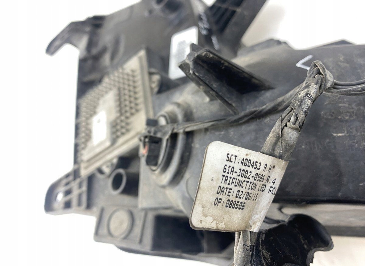 325572 противотуманная передняя левая Cadillac ESCALADE