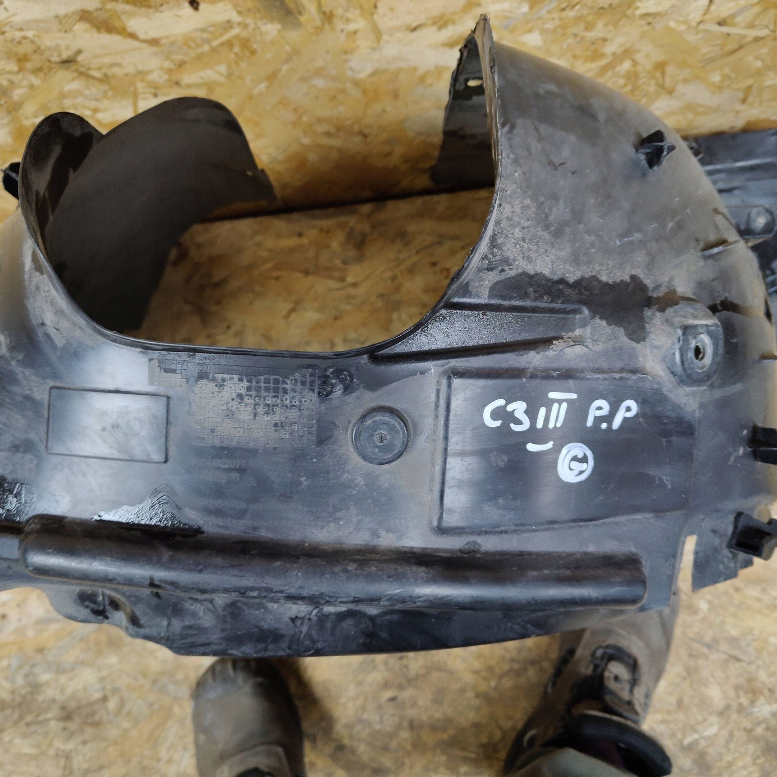 mudguard front front side right Citroen C3 9811931180