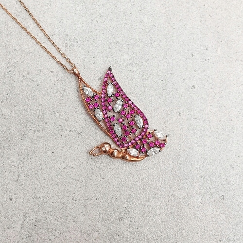 Náhrdelník růžový motýl