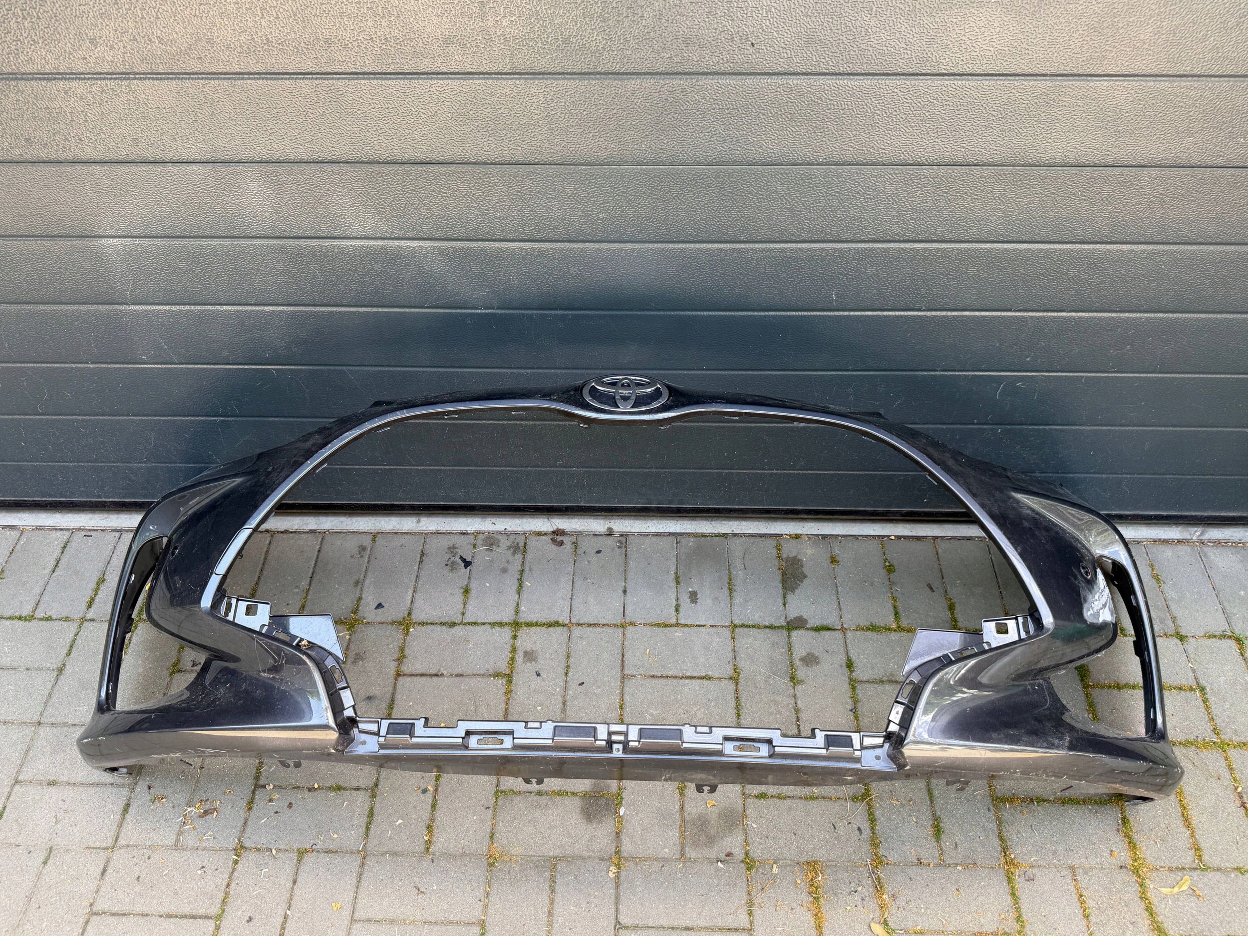 Toyota Yaris XP210 2023 Frontstoßstange vorne