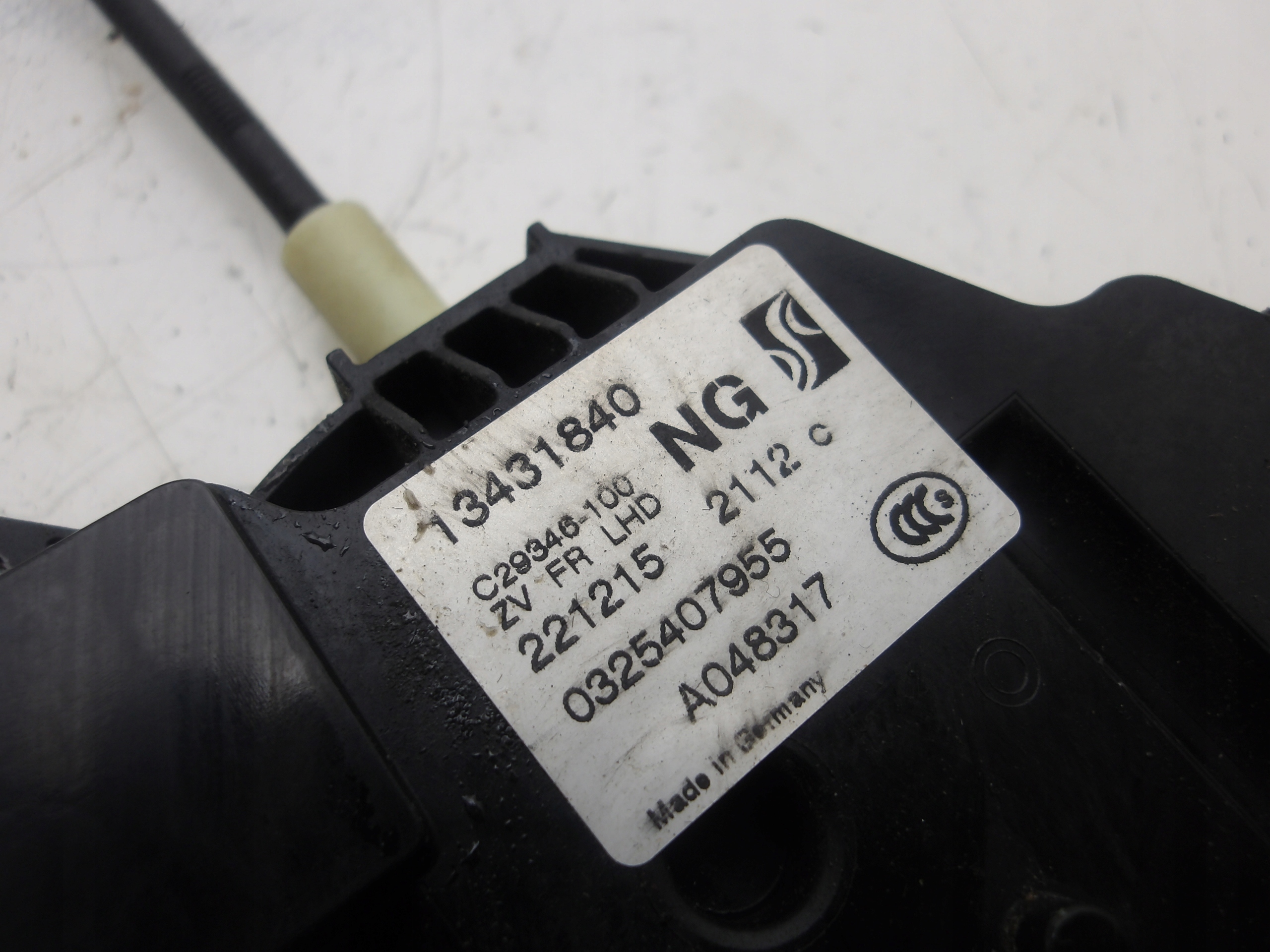 OPEL CORSA E 14-19 lock door front right 13431840 EUROPA OE