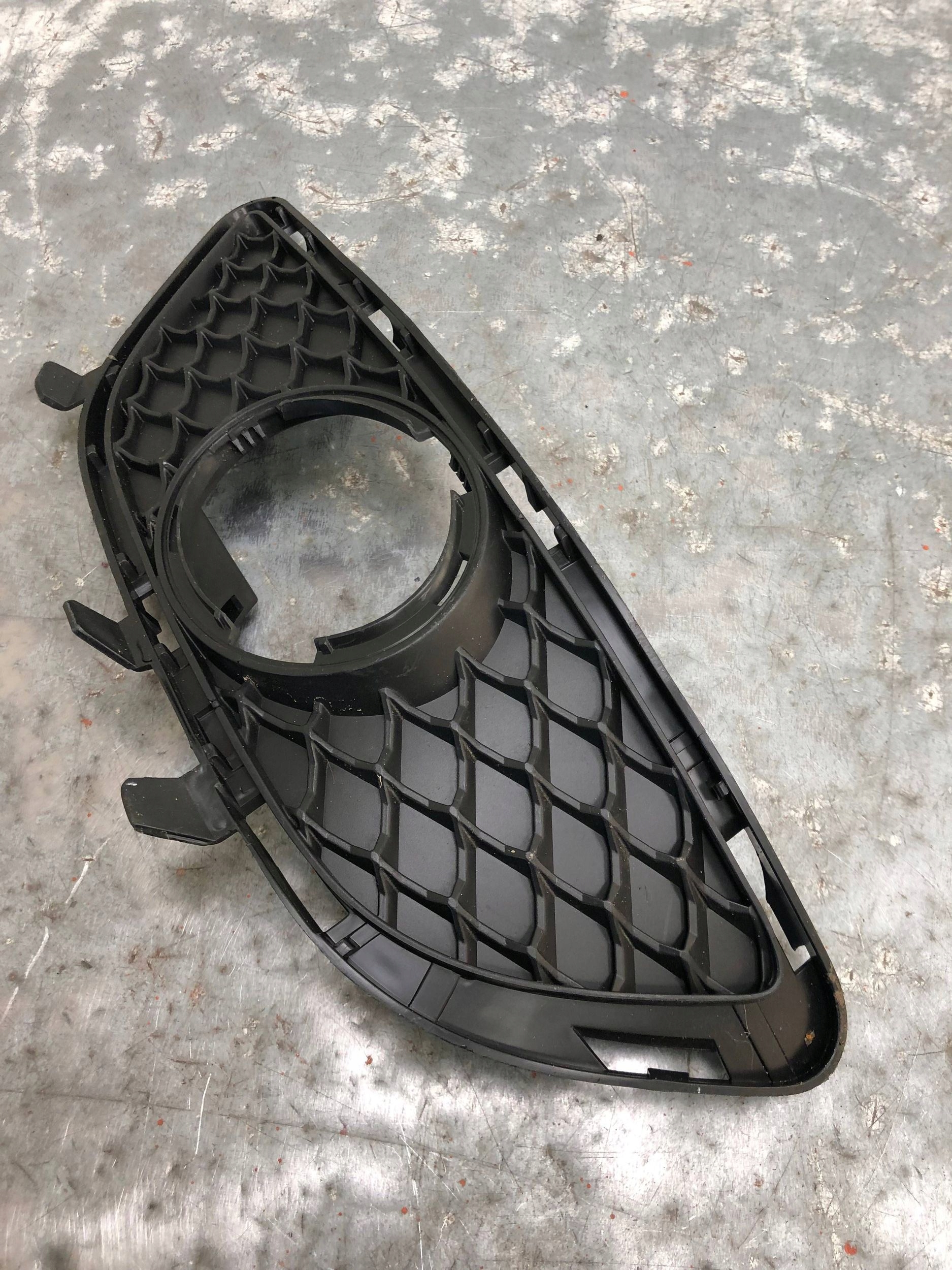 grid fog lights right front MERCEDES W218 C218 A2188850923