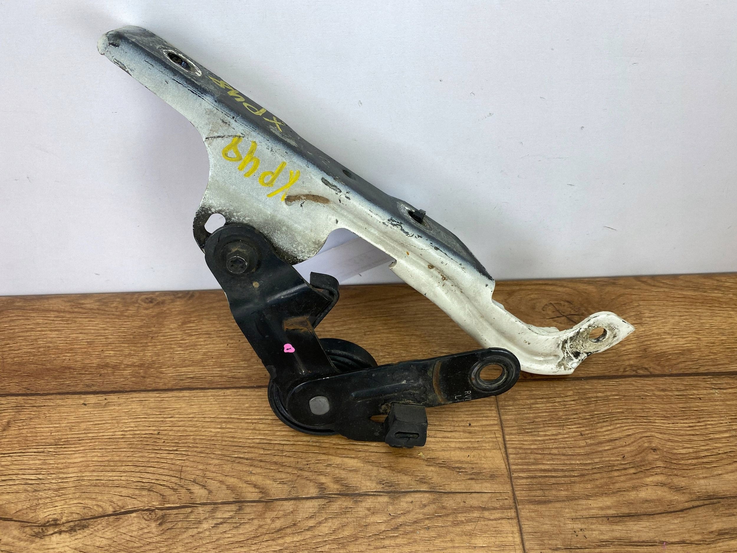 bonnet hinges left Cadillac Escalade IV 2015+