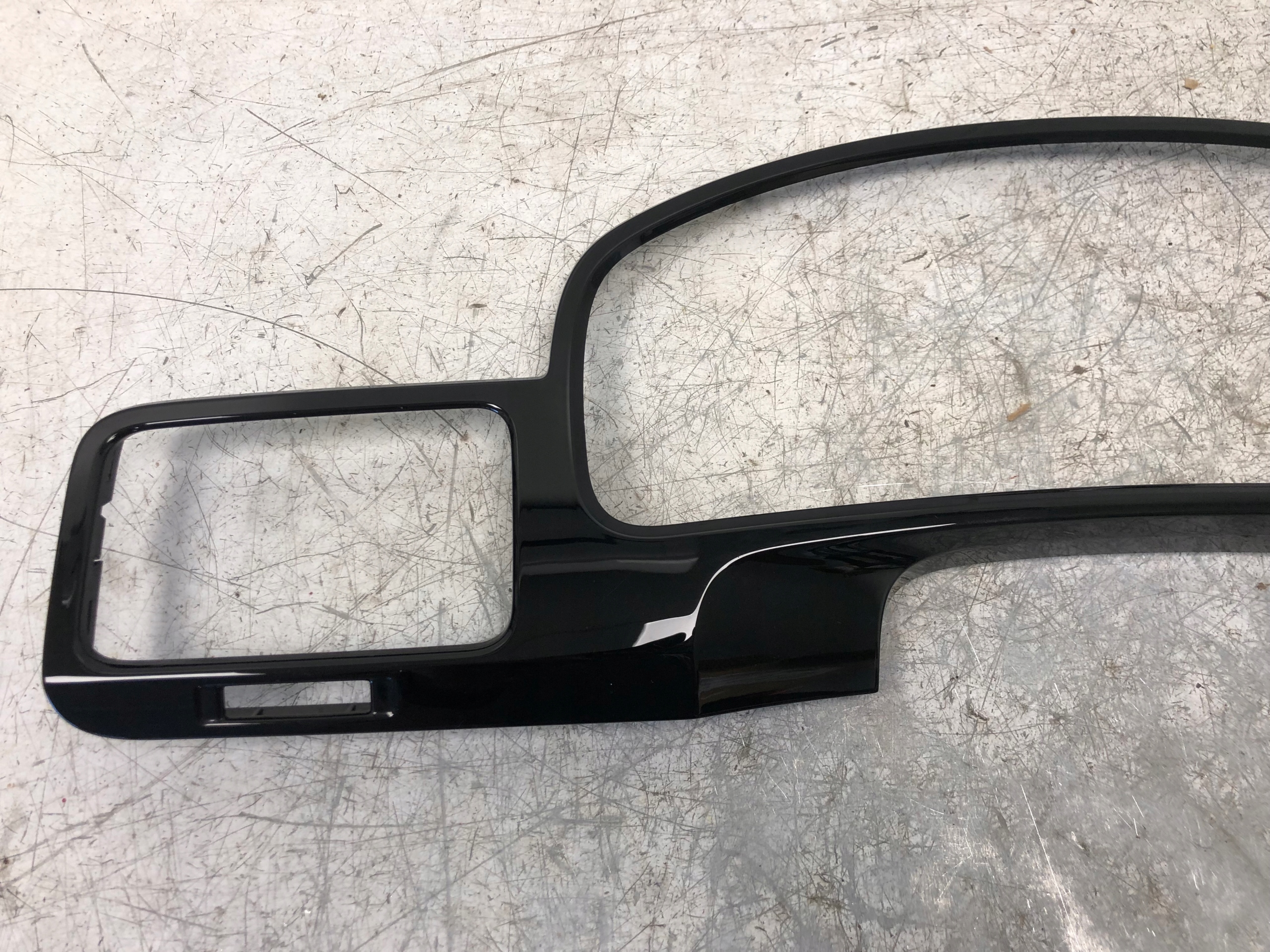 RÁM DEKOR budíku VW TOUAREG 7P1857189B