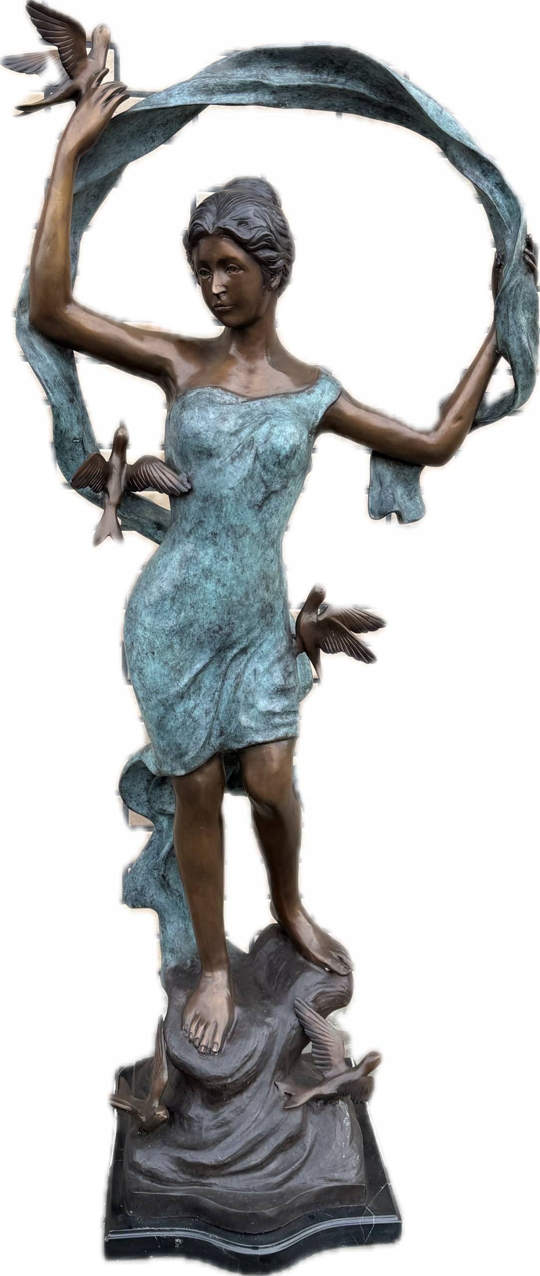 Žena s ptáčky – bronzová figurka 160 cm