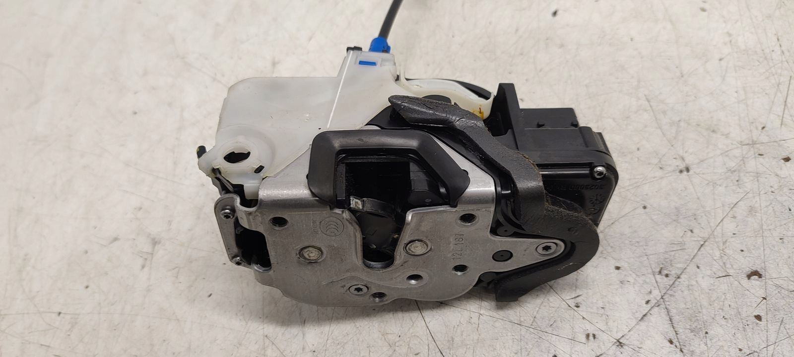 lock door front front right Opel Astra J LIFT 1,6 HB