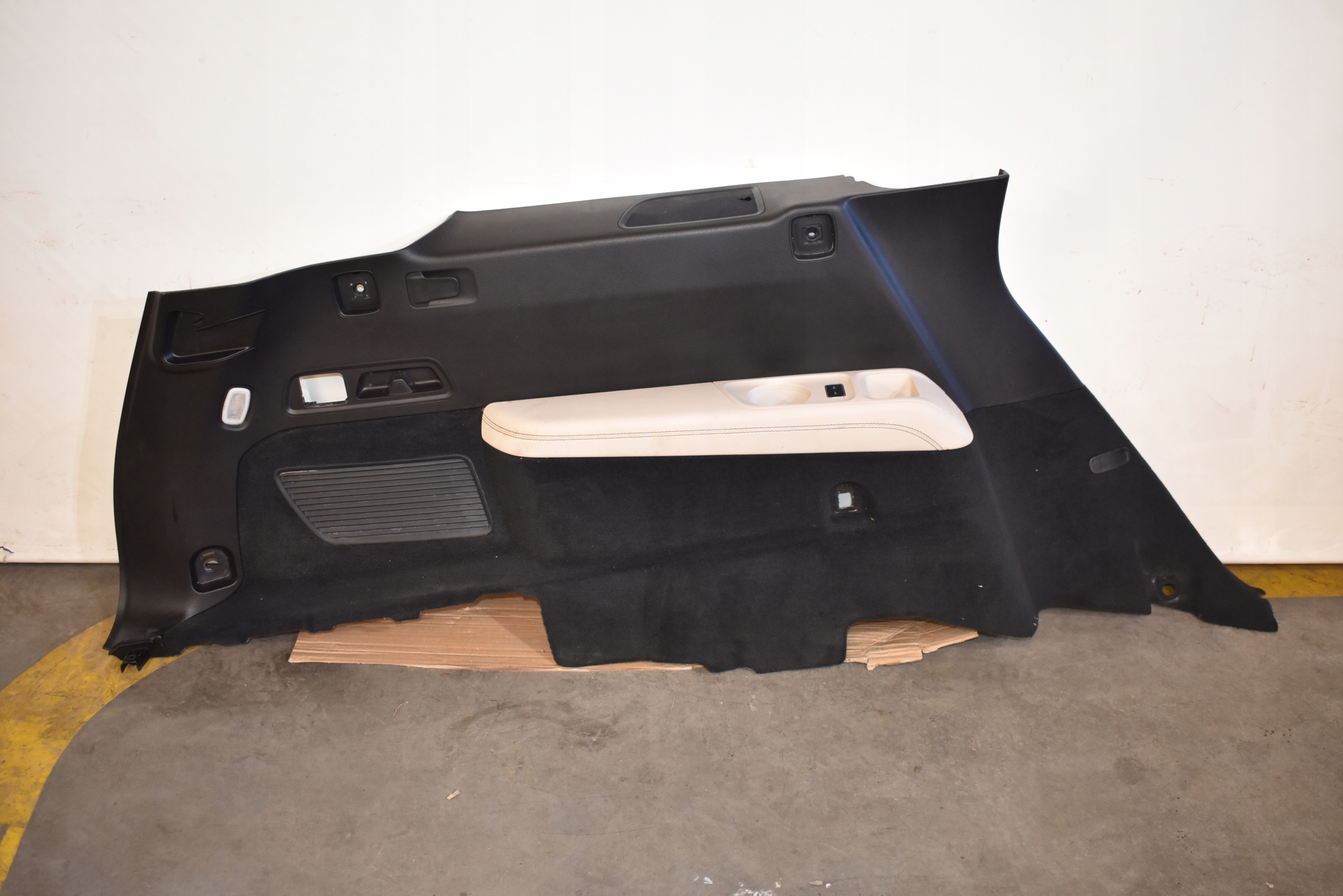boot upholstery left MERCEDES X167 GLS 1