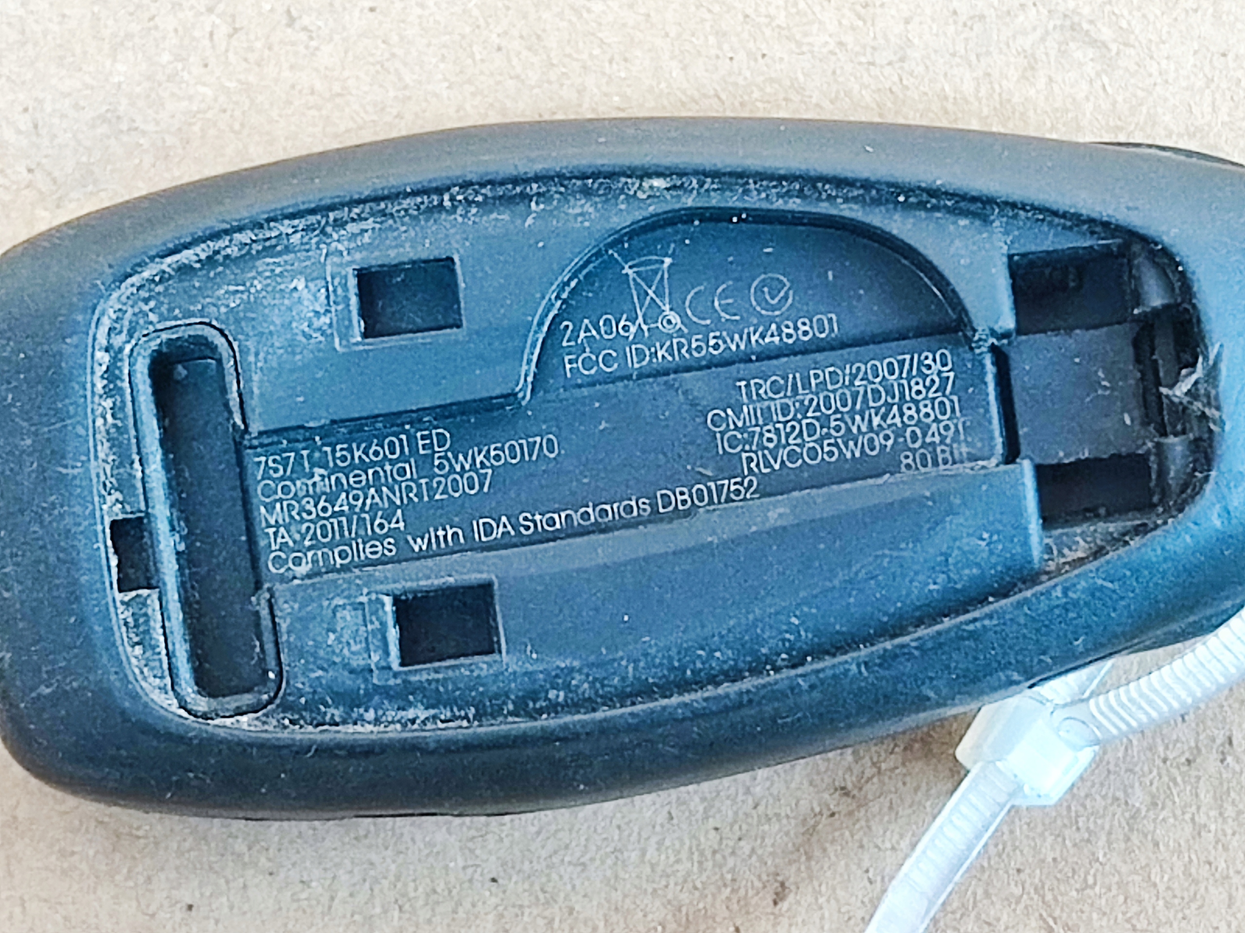 Ford Kuga MK1 LIFT kluczyk pilot keyfree keyless Jakość części (zgodnie z GVO) O - oryginał z logo producenta pojazdu (OE)