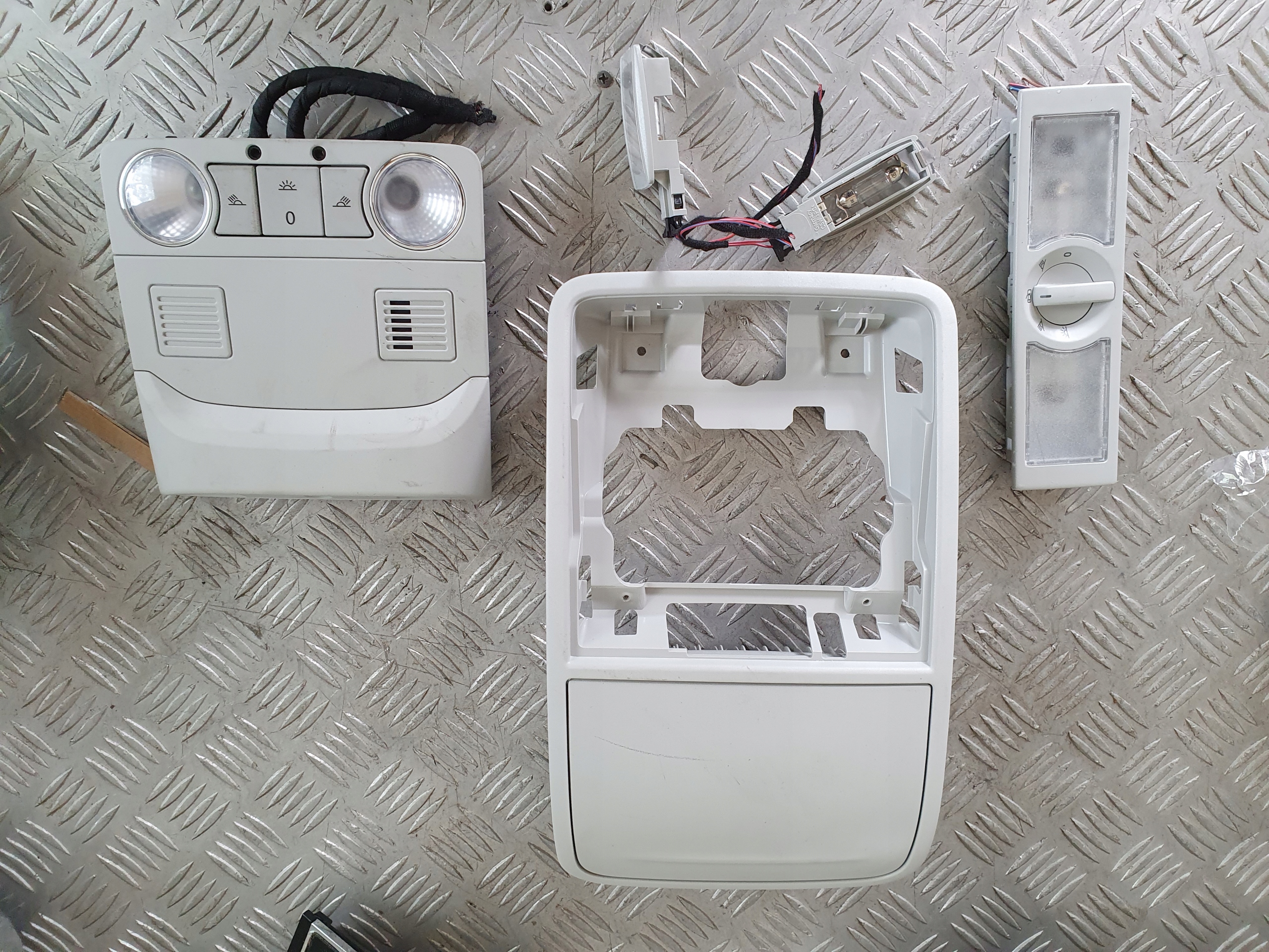 5Q0951172 - Skoda Karoq 2017-2022 лампа освітлення кабіни