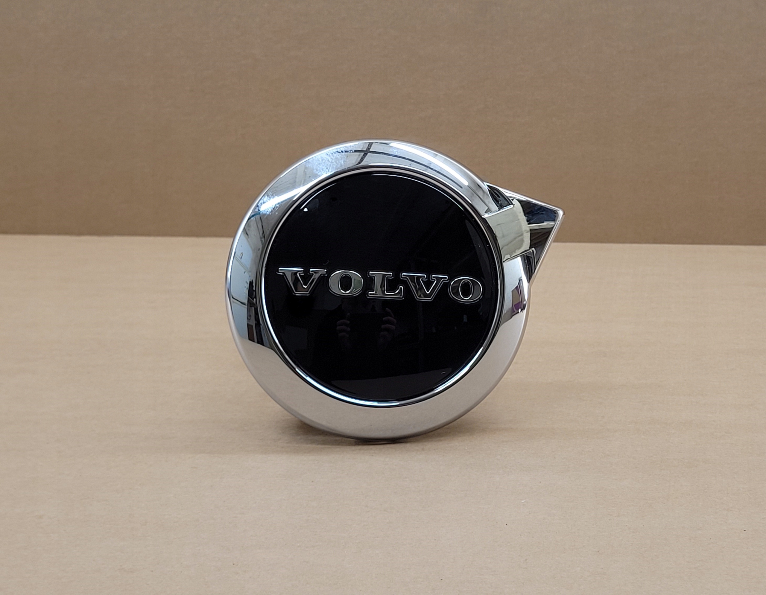 EMBLEMAT ZNACZEK LOGO GRILL VOLVO XC60 II LIFT