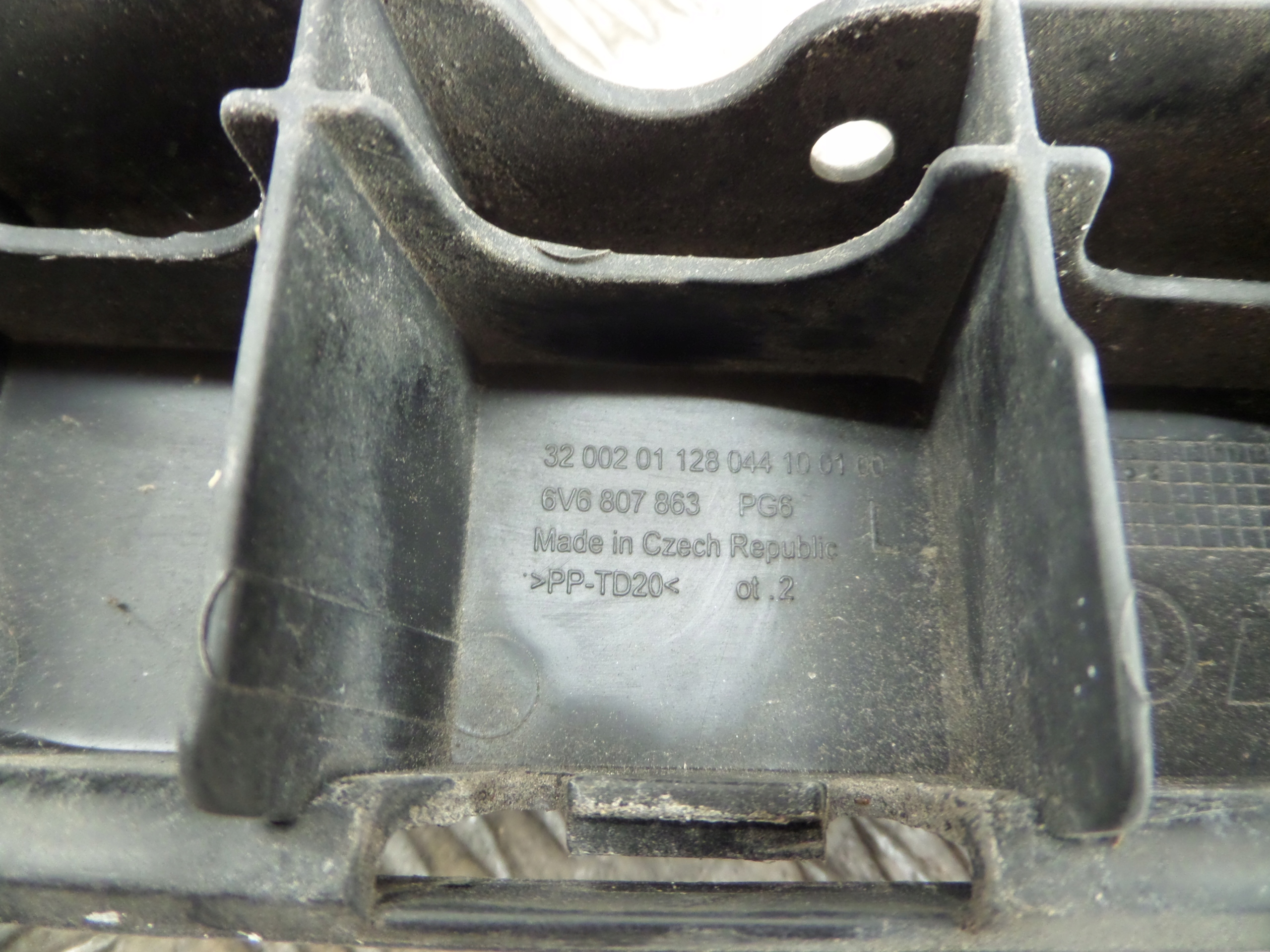 bumper bracket 6V6807863 SKODA FABIA III HATCHBACK left rear original