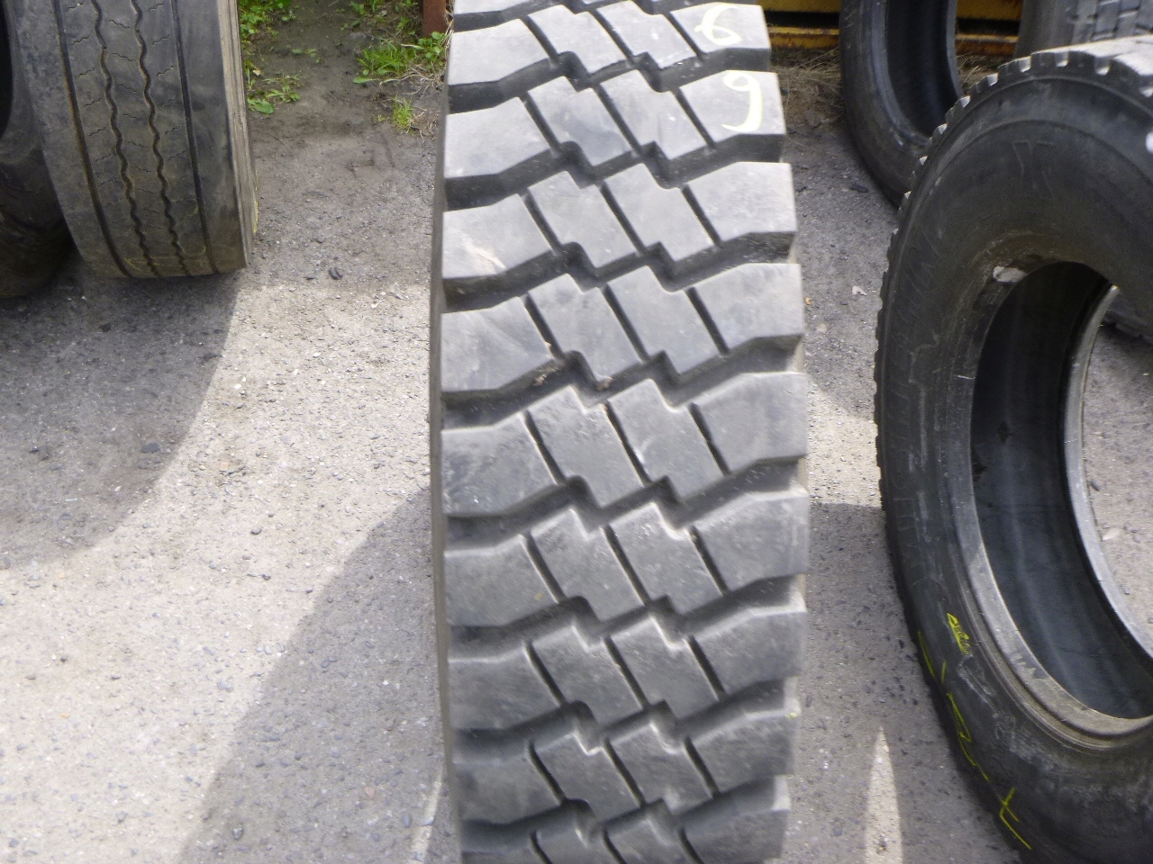 11r22, 5 Goodyear G177 передняя шина