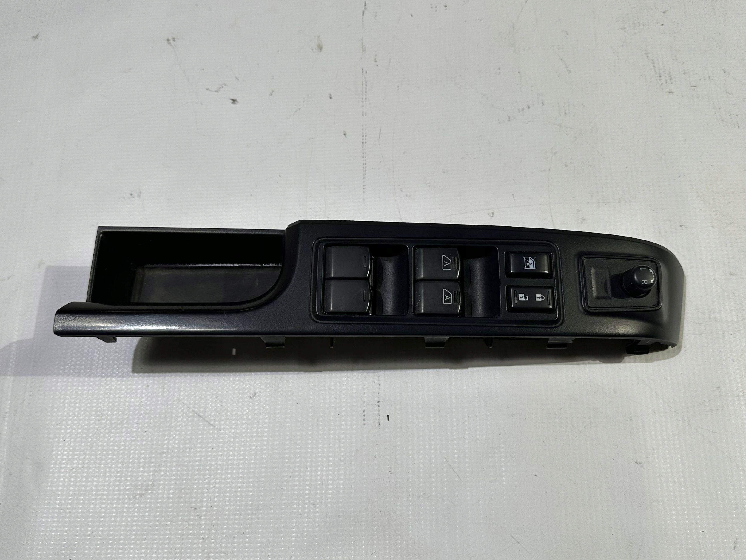 Panel Module Bouton Vitres Chauffeurs Nissan Titan 2016+