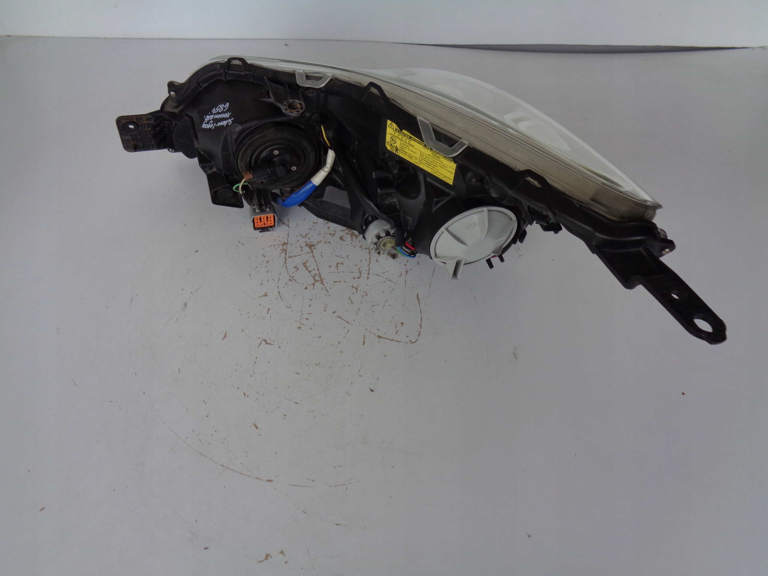 light right REFLEKTOR SUBARU LEGACY 09- XENON