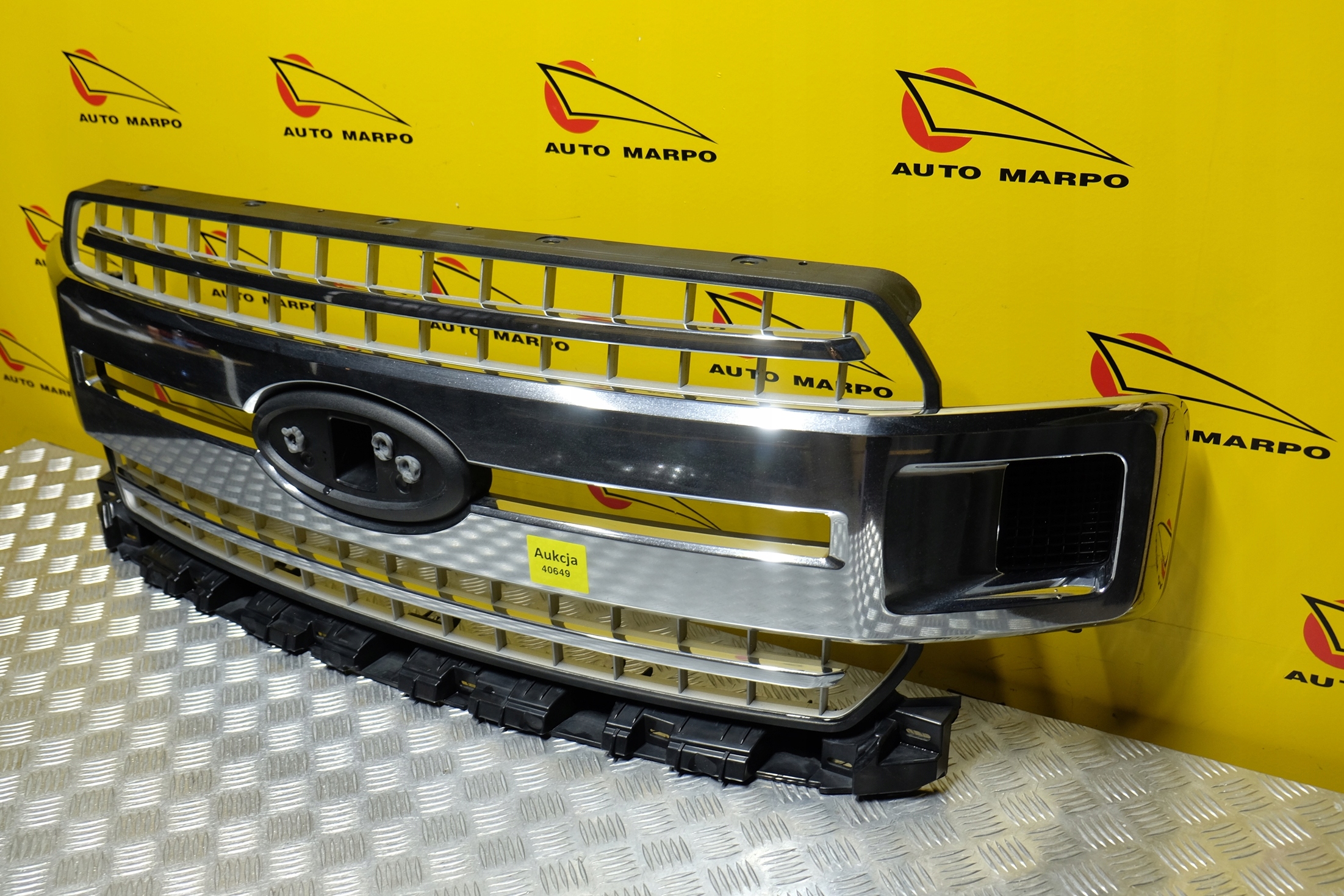 FORD F150 2018-2020 GRILL ATRAPA PRZÓD CHROM USA Typ samochodu 4x4/SUV Samochody osobowe