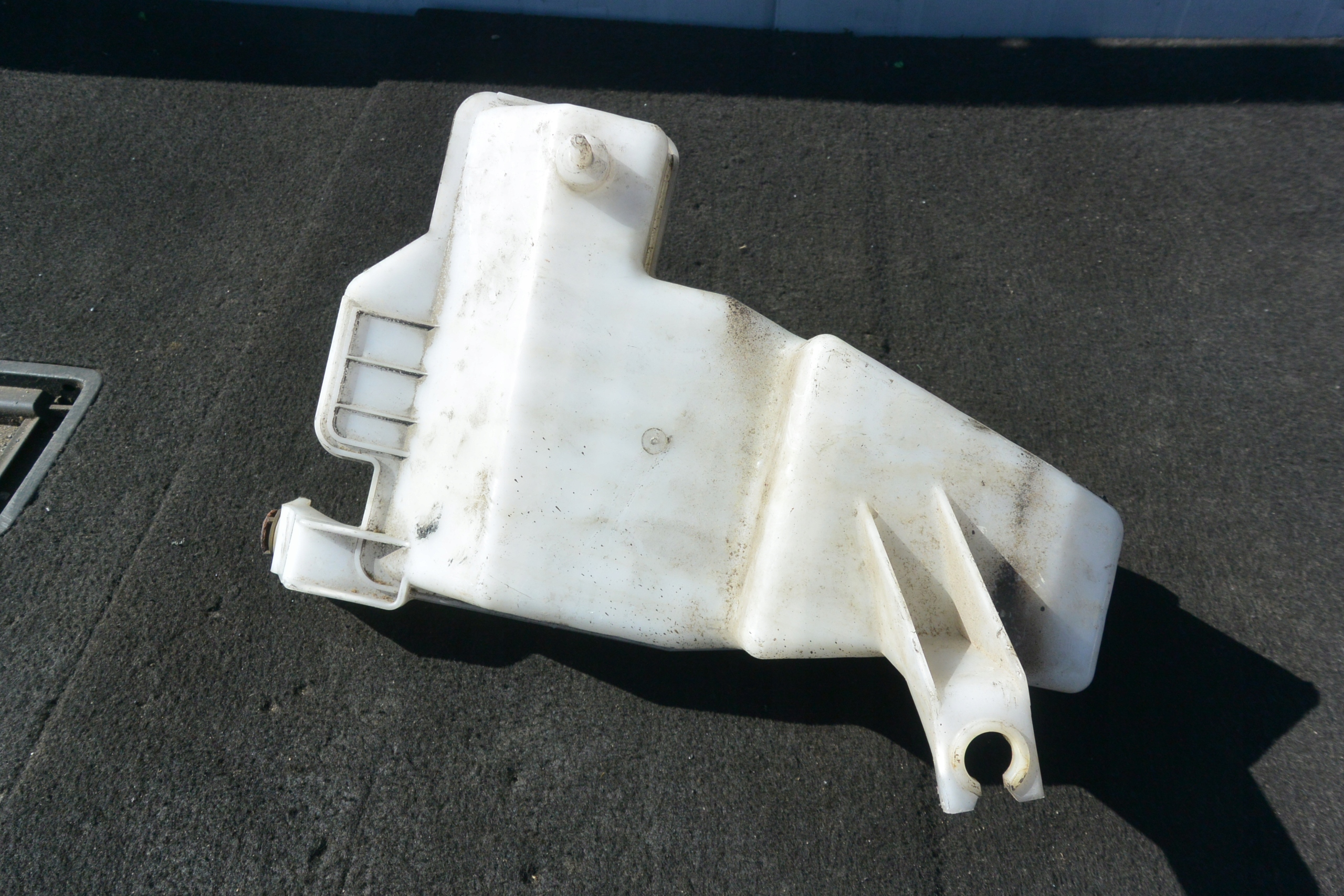 NISSAN MAXIMA A33 00-04 ABSORBER LUFT 2.0 3.0