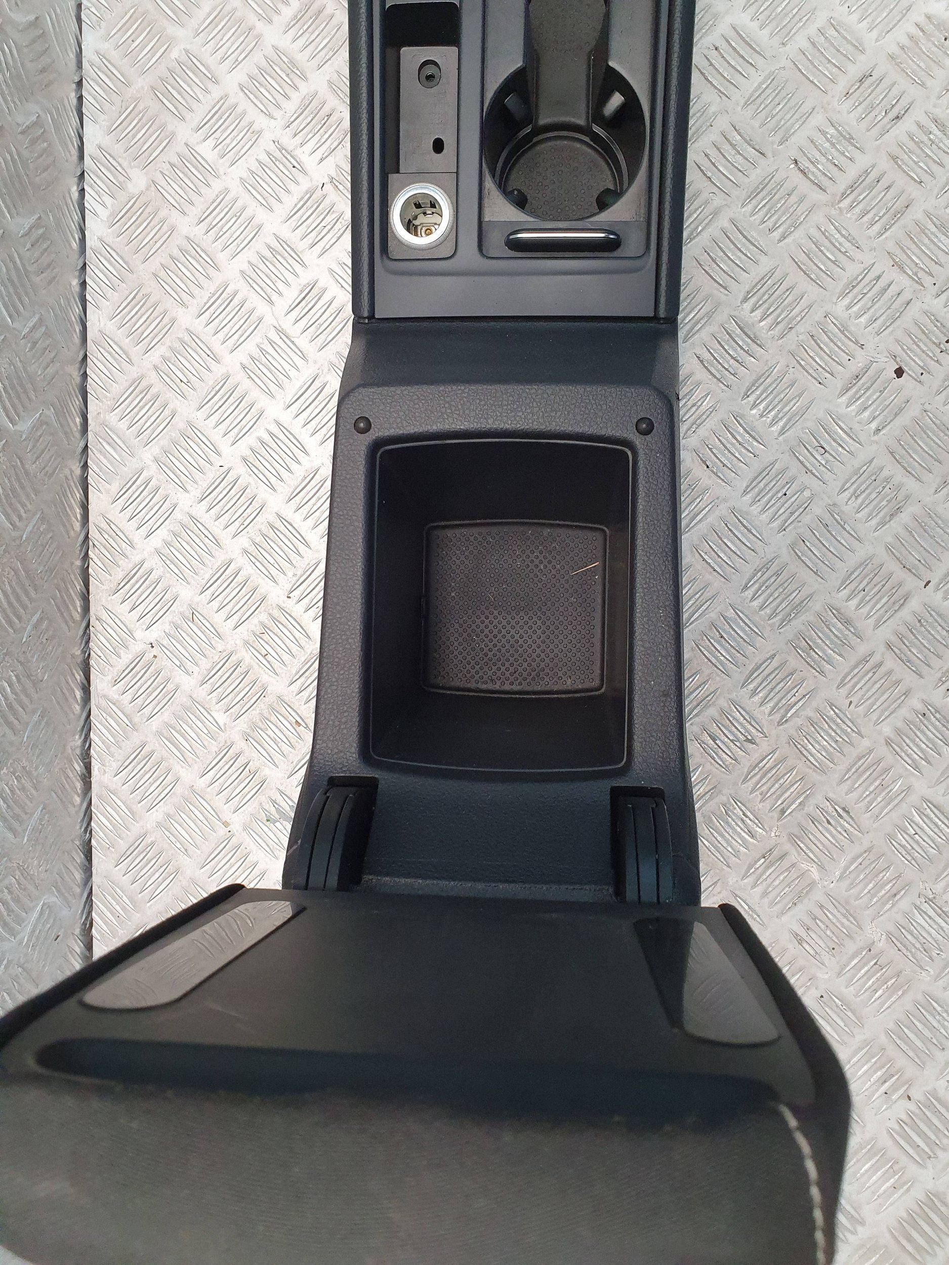 TUNEL central armrest 5G0863289C VW GOLF VII