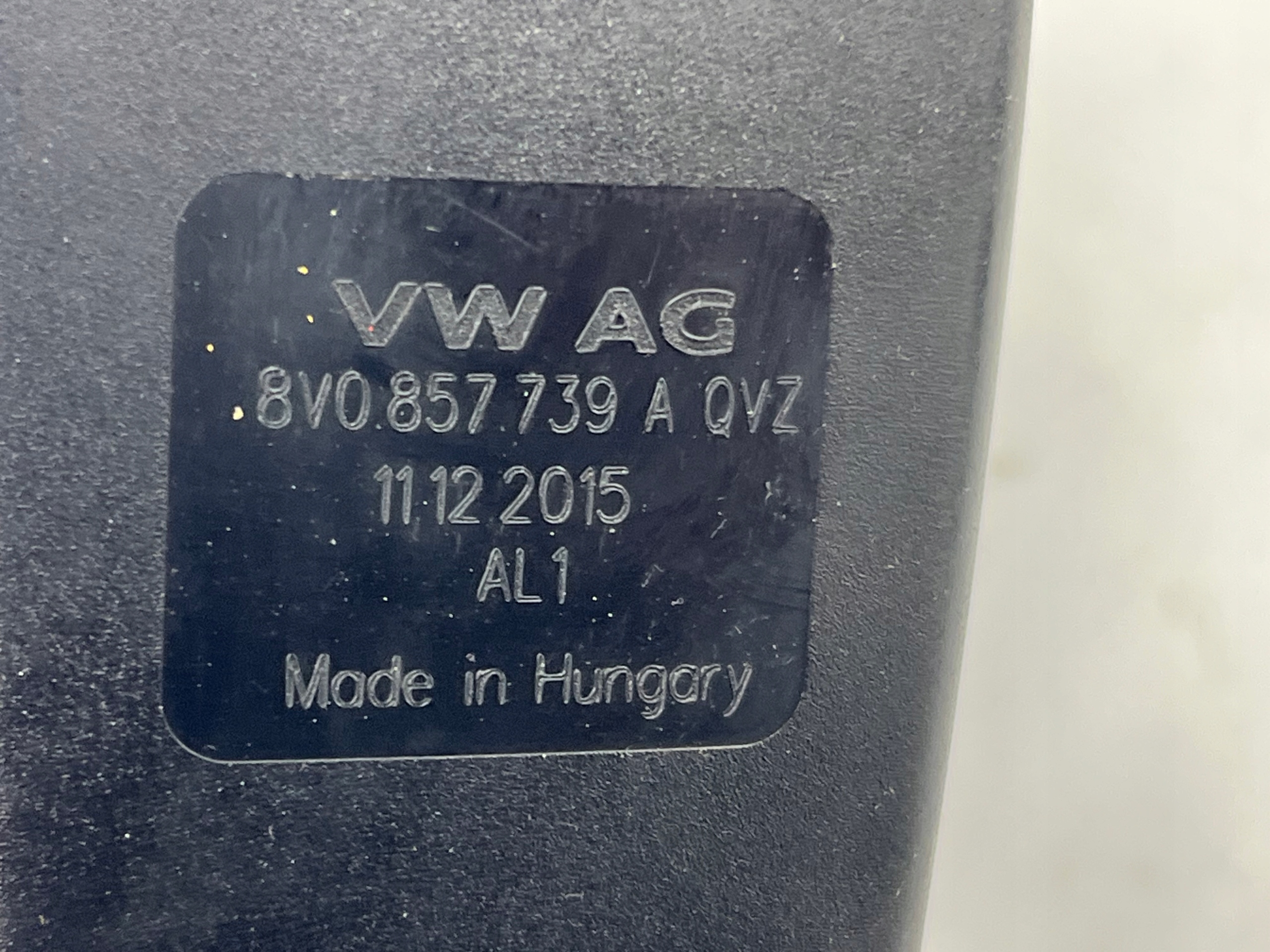 VW GOLF VII (5K) 12-21 ZAPINKA PASOW heck 8V0857739A