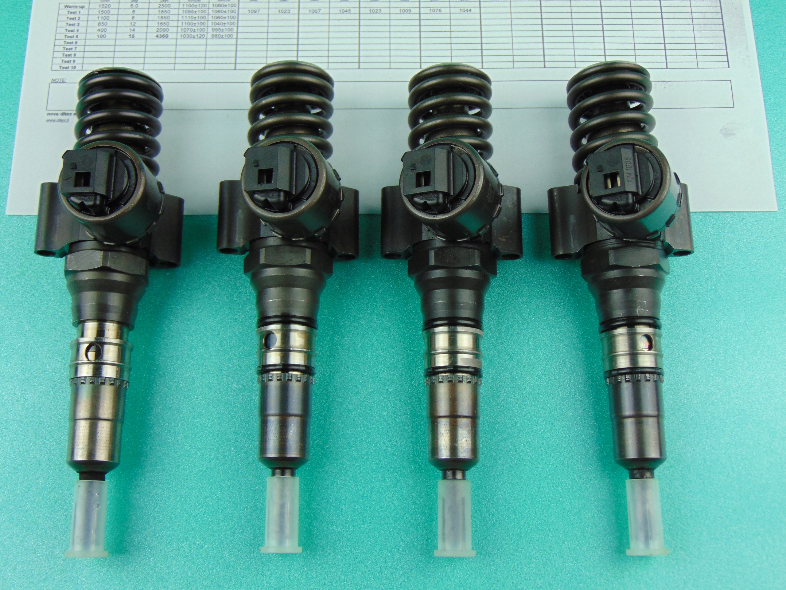 Einspritzdüsen 2,0TDI 16V BRE BLB BKD 03G130073G+ 0414720404 Original
