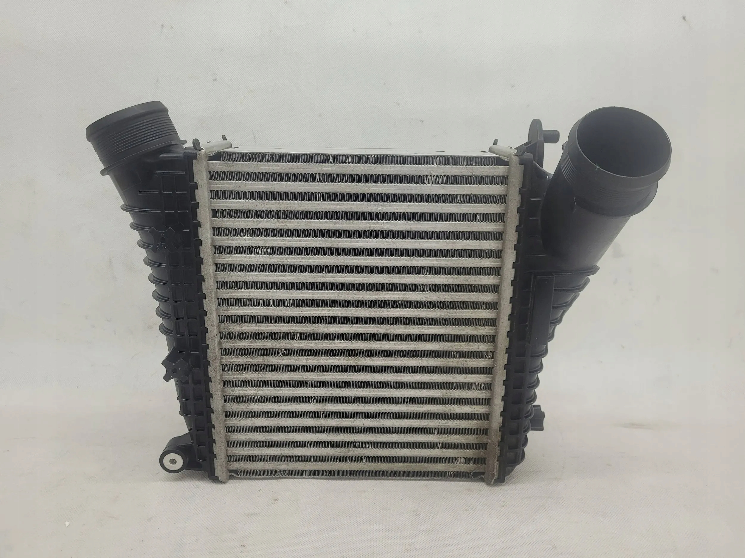 БЕНТЛИ БЕНТАЙГА 6.0 ИНТЕРКУЛЕР РАДИАТОР ВОЗДУХА LEWY6a145803