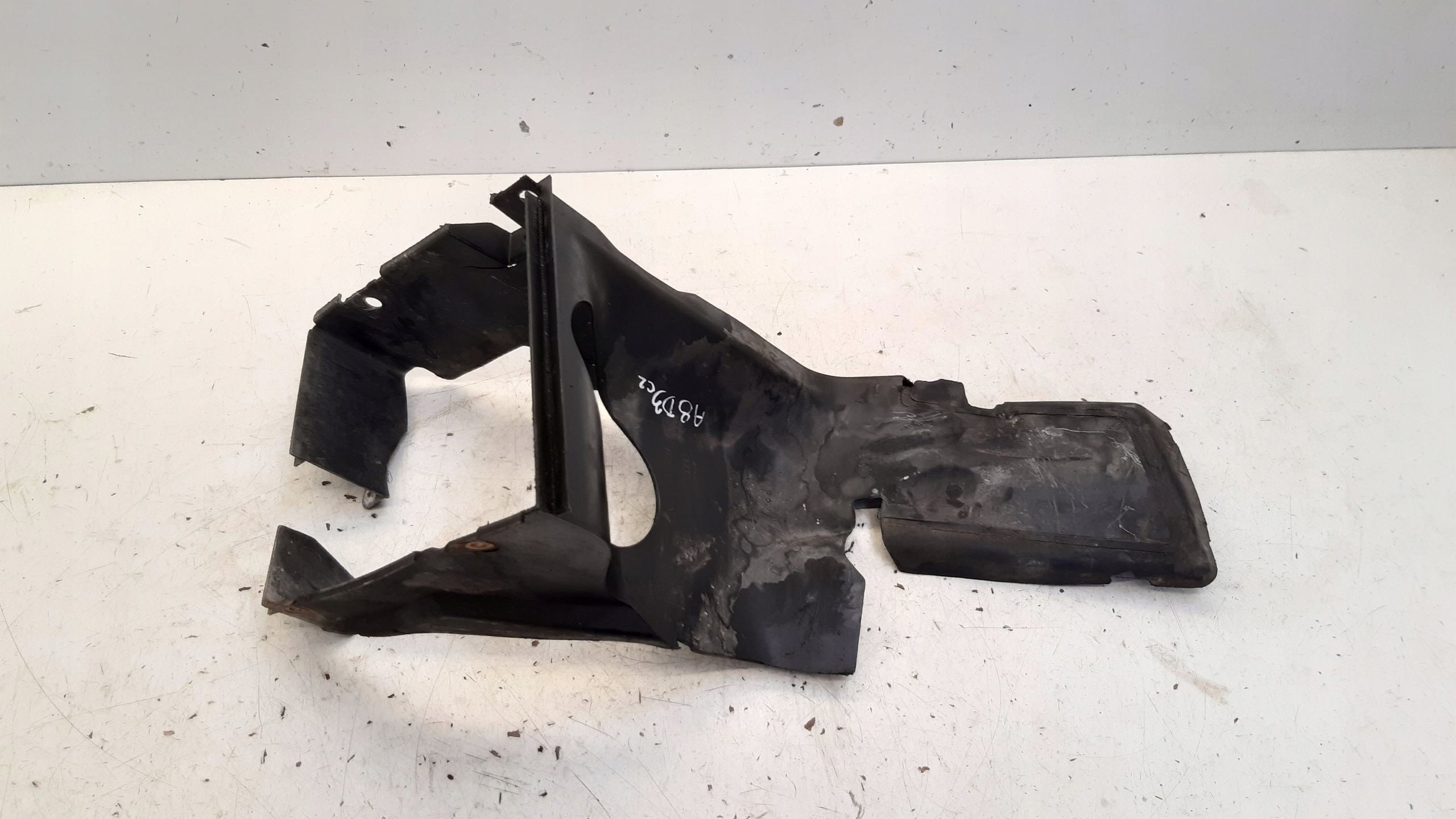 air duct air line left front 4E0117335D Audi A8 D3