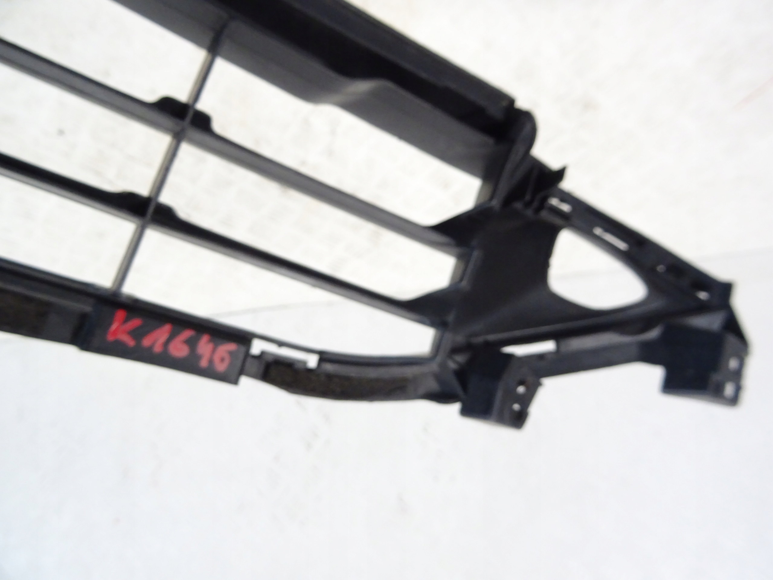 grid of a bumper front front NISSAN X-TRAIL IV 62254-6RA0A