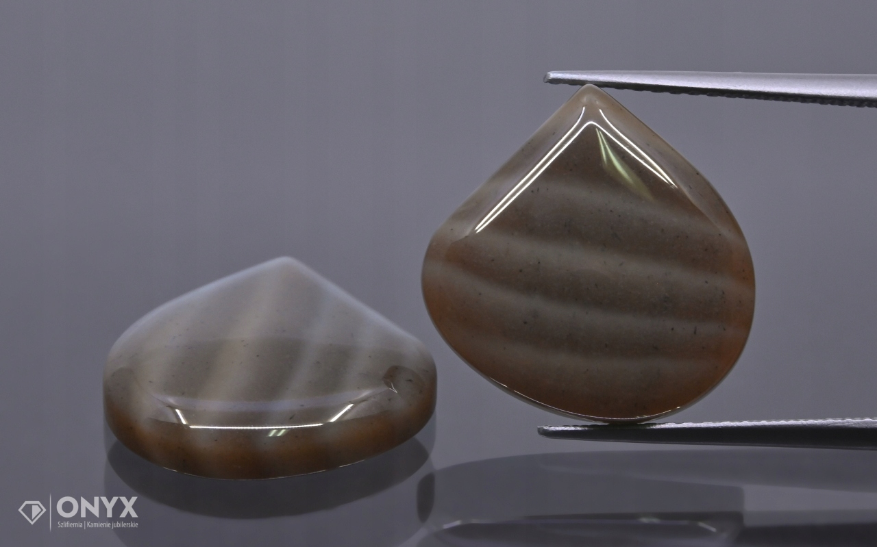 Křemík pruhovaný nízký kabošon Pár nepravidelný 15,5x15,5 mm