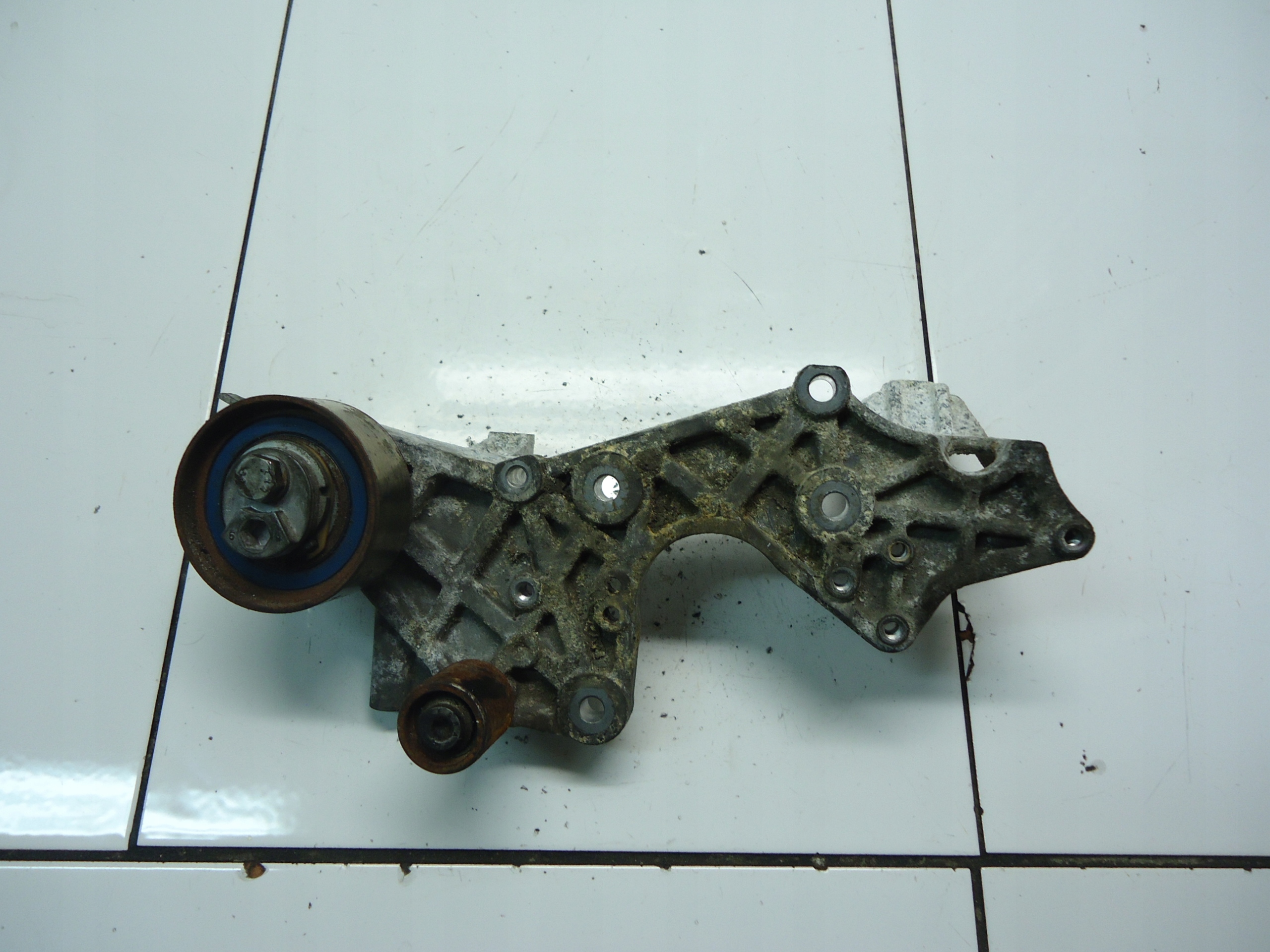 AUDI A4 B8 A5 8T 3.0 TDI 2009 CCW engine mount 059130147P