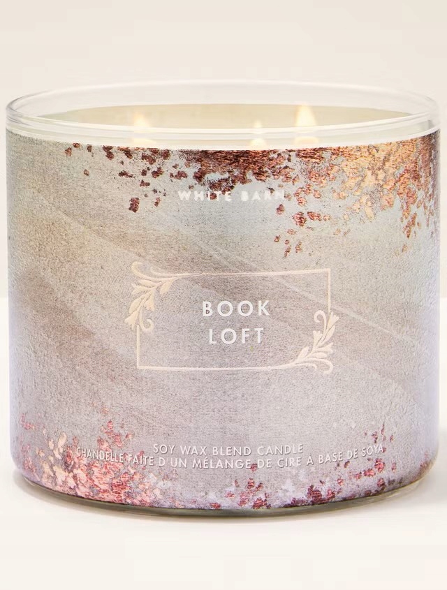 Bath & Body Works sójová svíčka Book Loft 3-KNOTOVÁ 411 g
