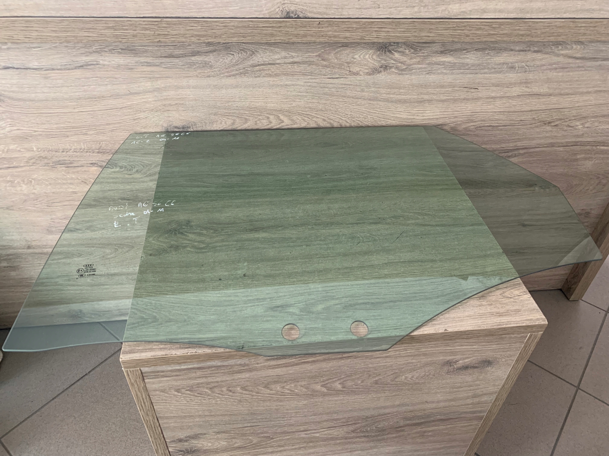 СКЛО ДВЕРІ ЛІВИЙ ЗАД. AUDI A6 S6 C6 04-11