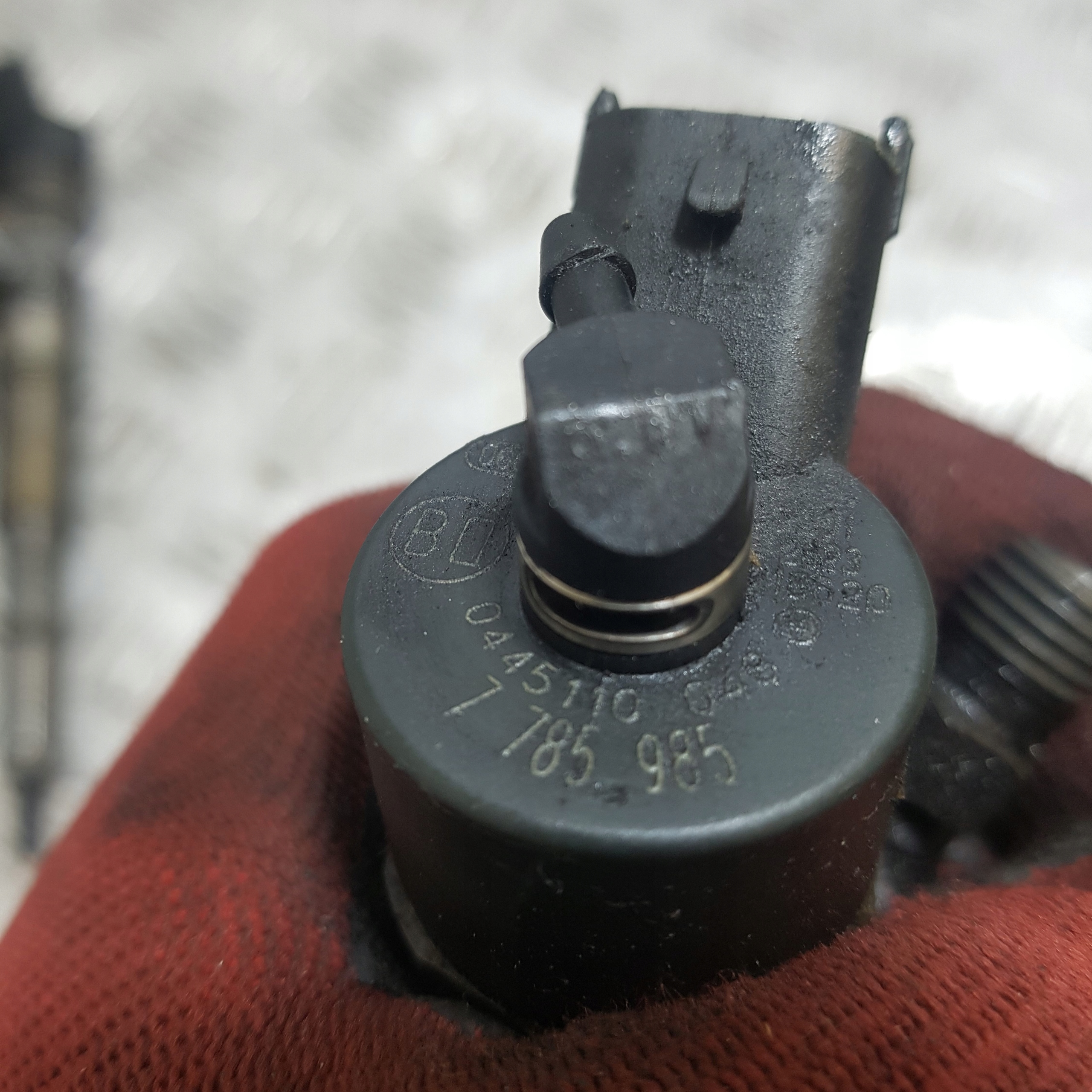 triska vstřikovač BMW E39 044511048