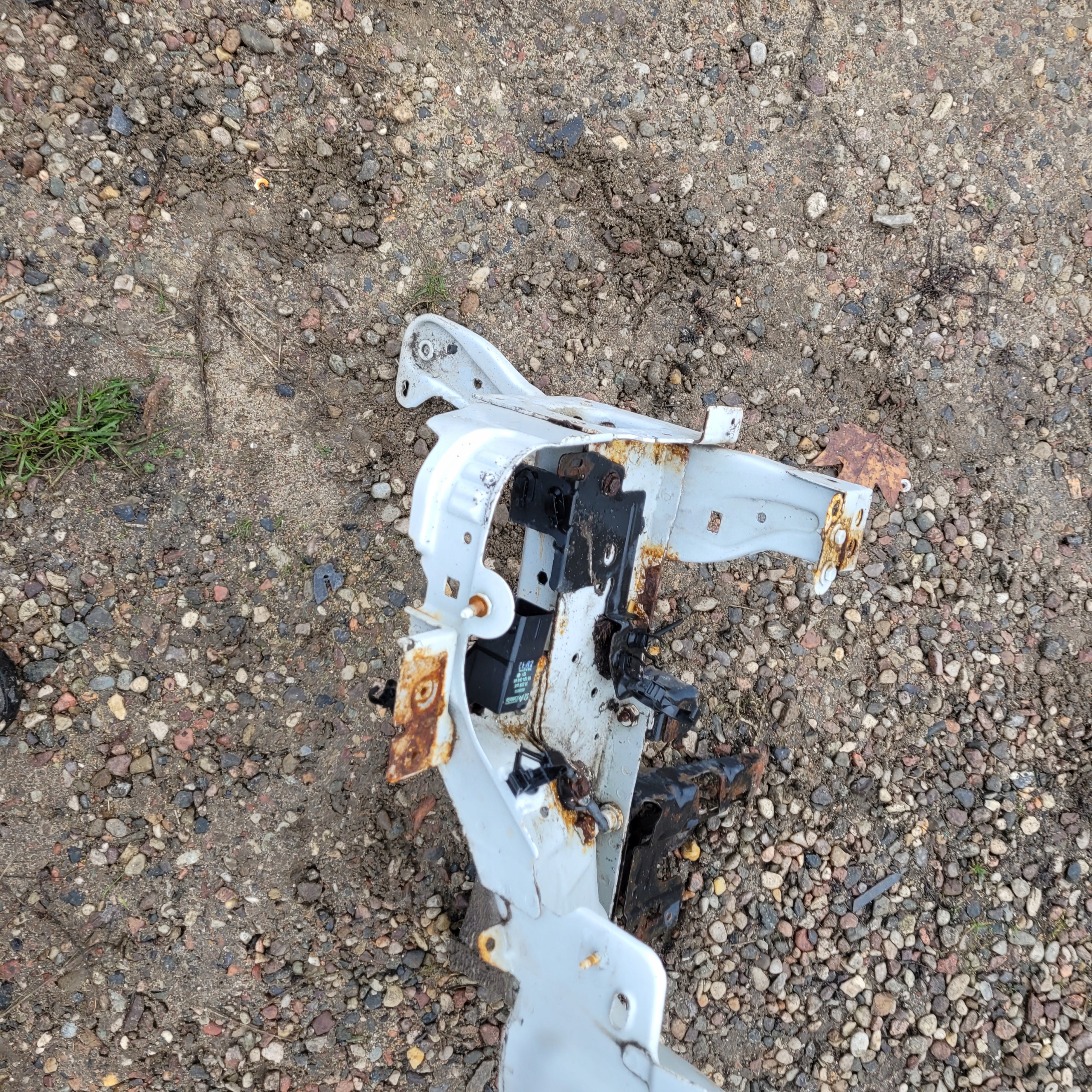 quarter front front left PEUGEOT 2008 and